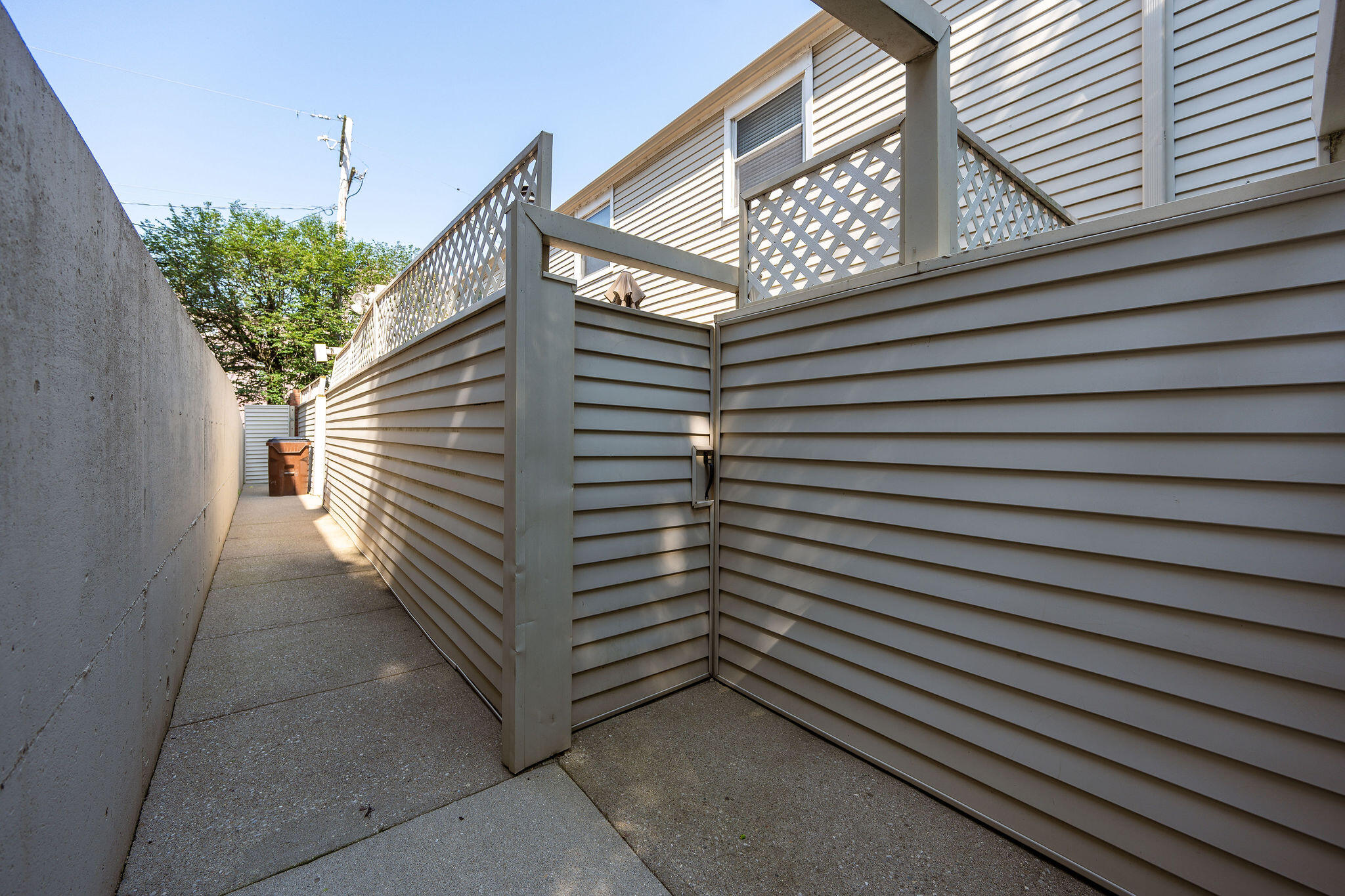 305 E 3rd Street