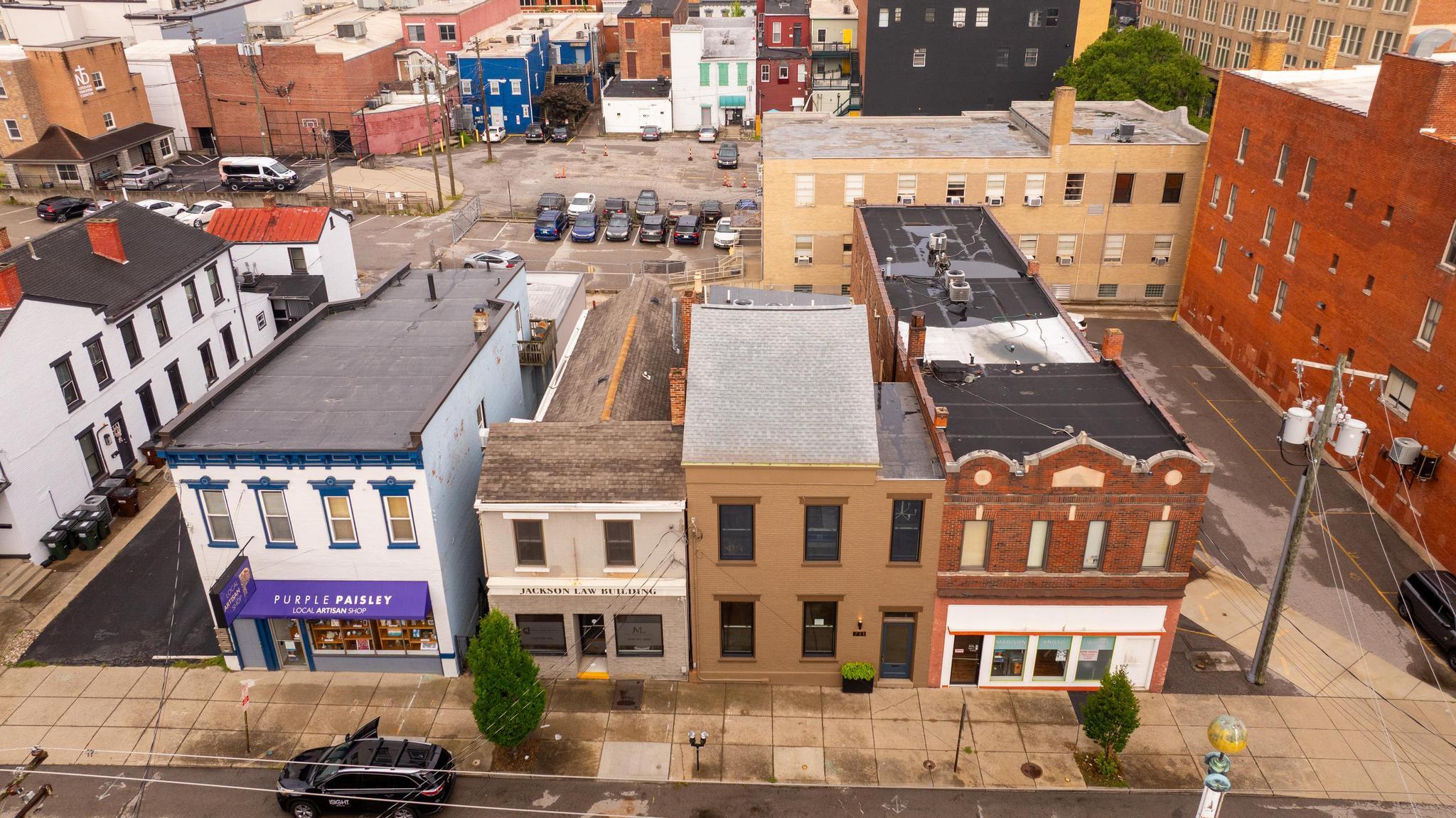 711 Scott Street