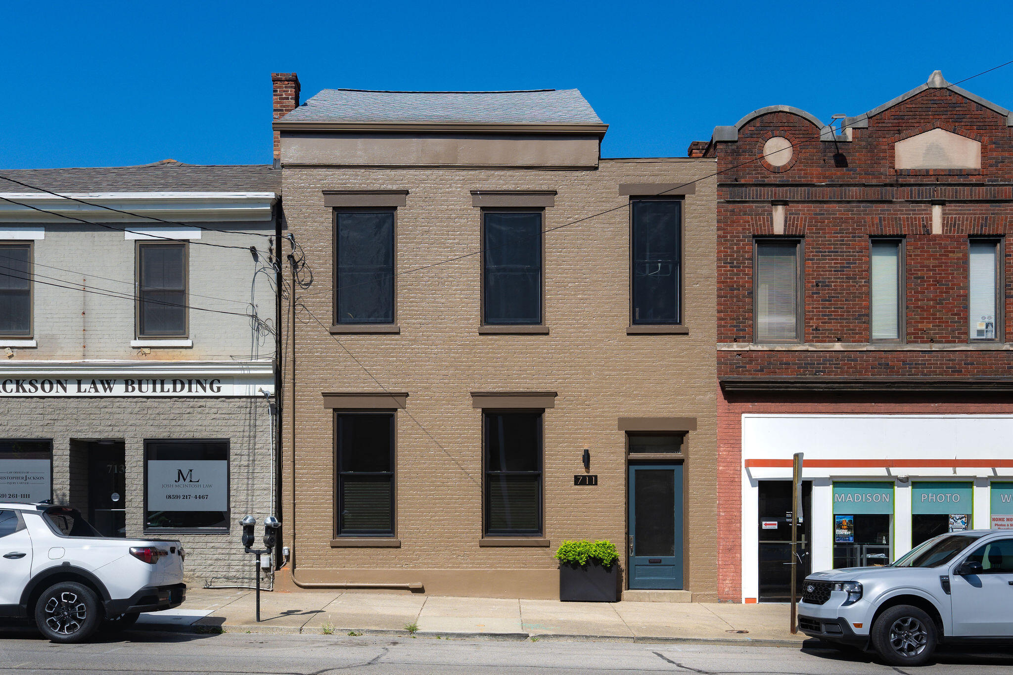 711 Scott Street