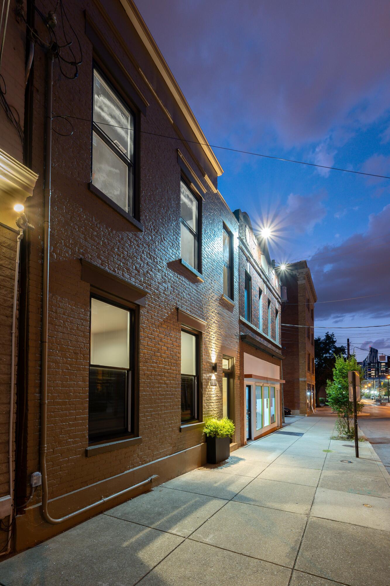 711 Scott Street