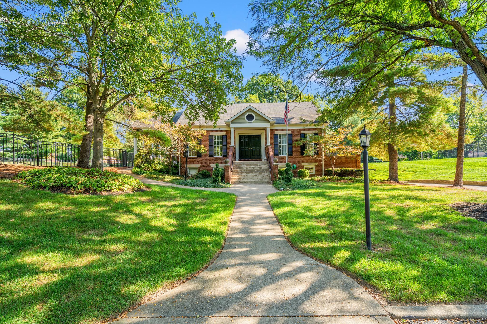 2709 Leatherwood Court