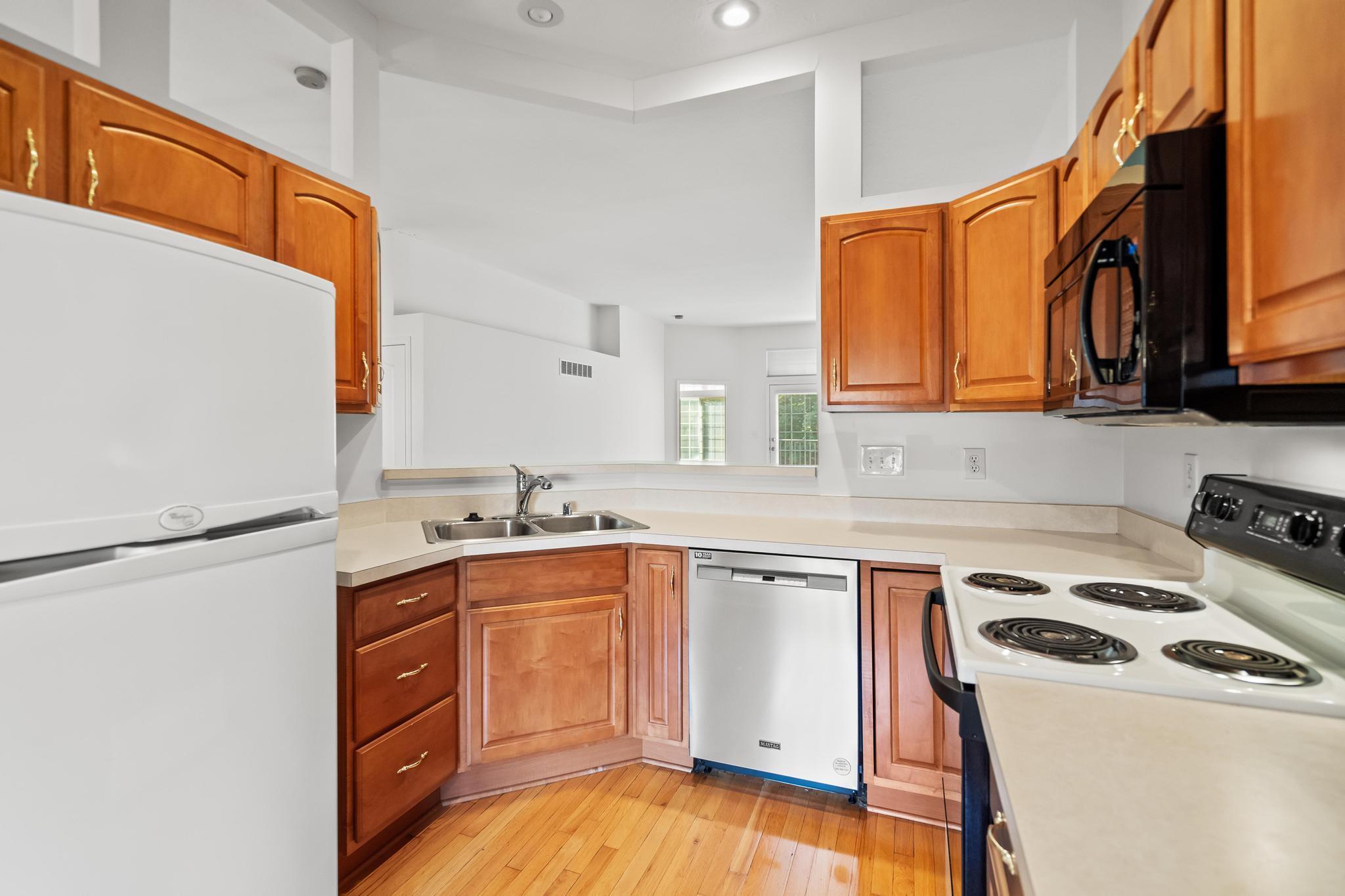 985 Oakmont Court