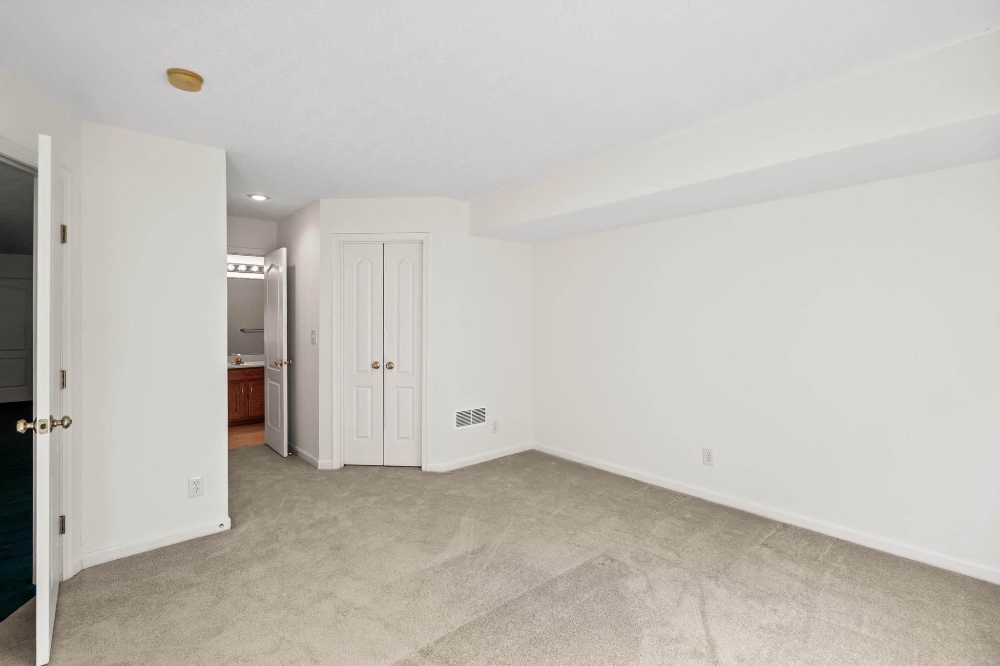 985 Oakmont Court