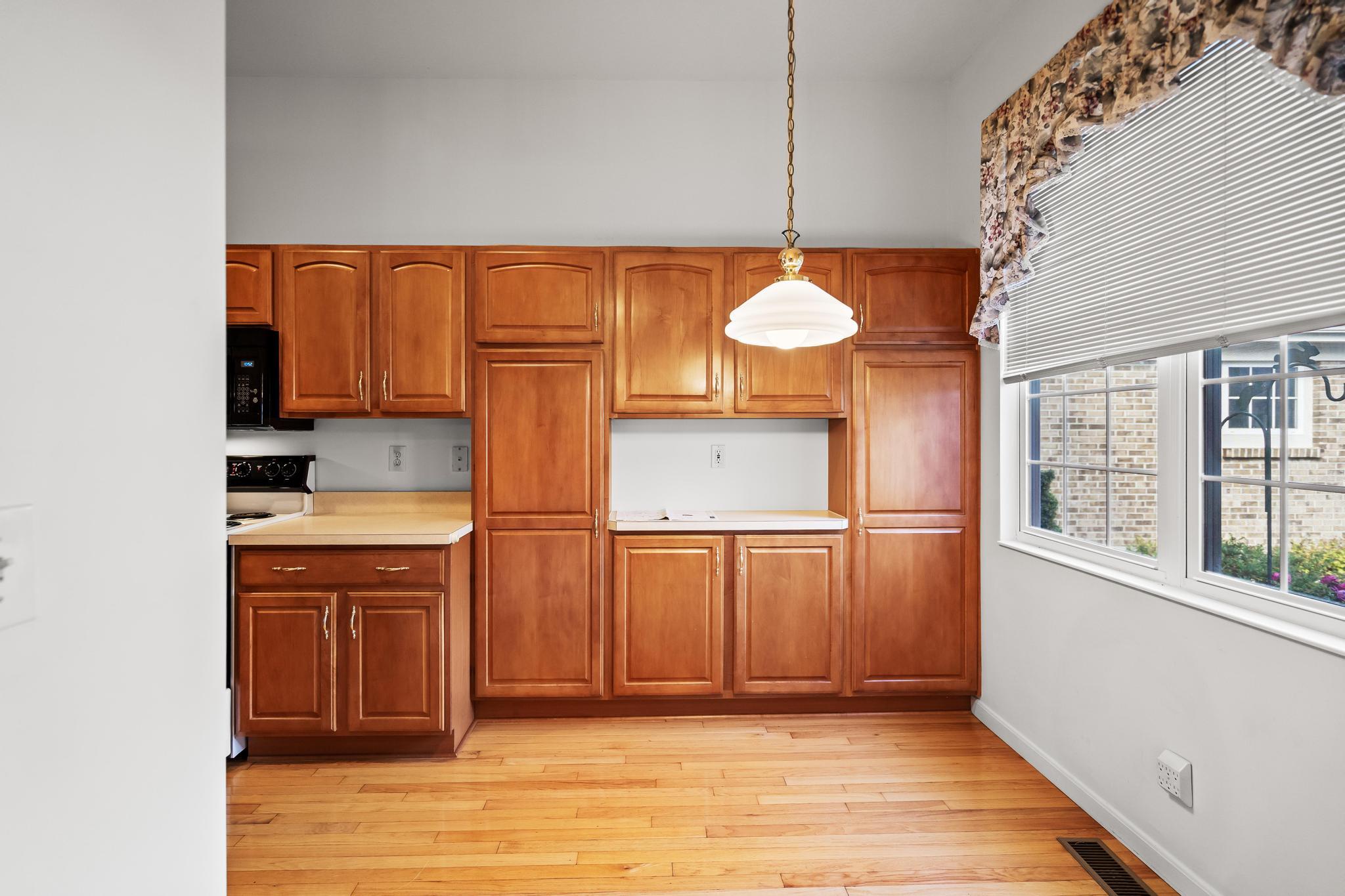 985 Oakmont Court