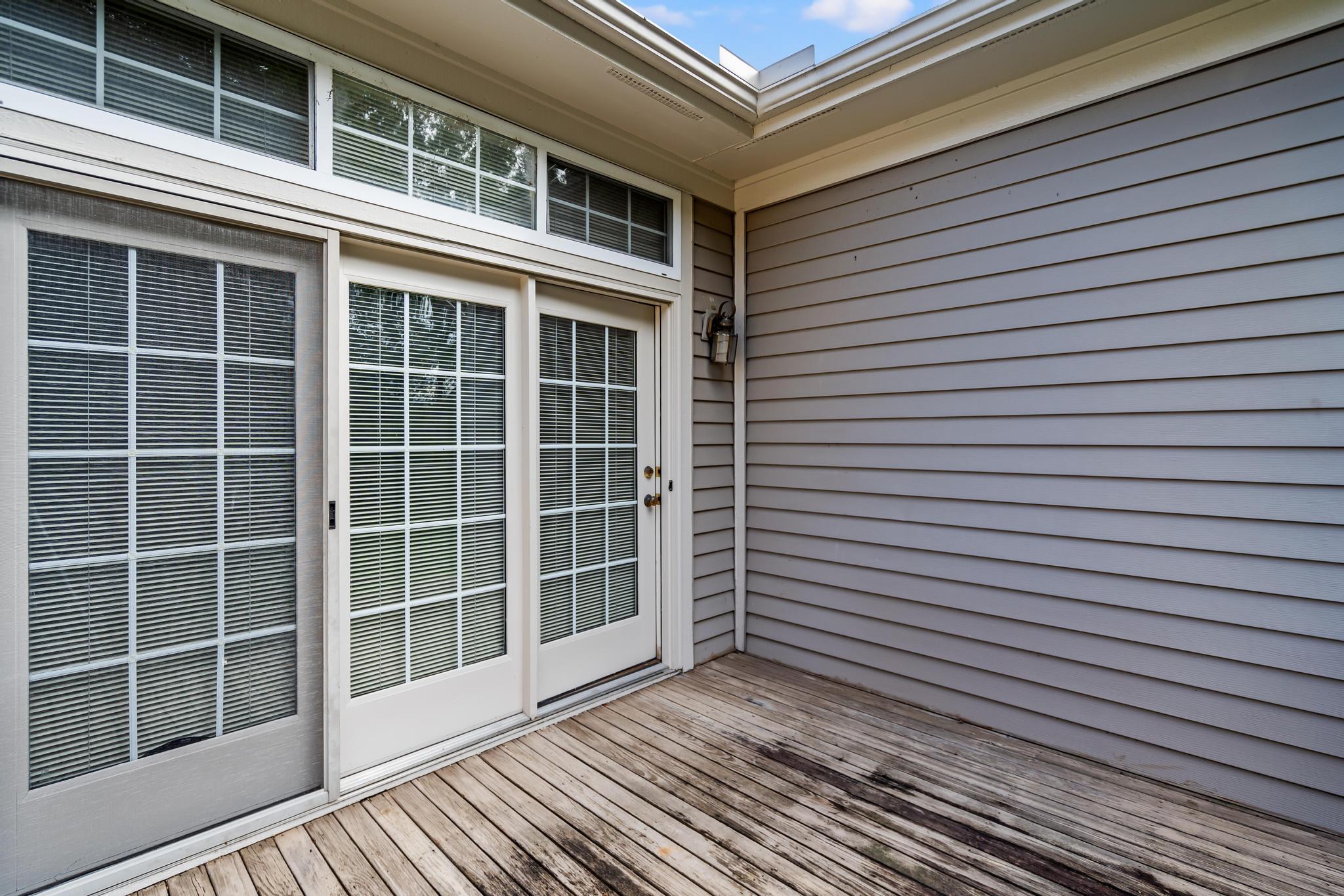 985 Oakmont Court