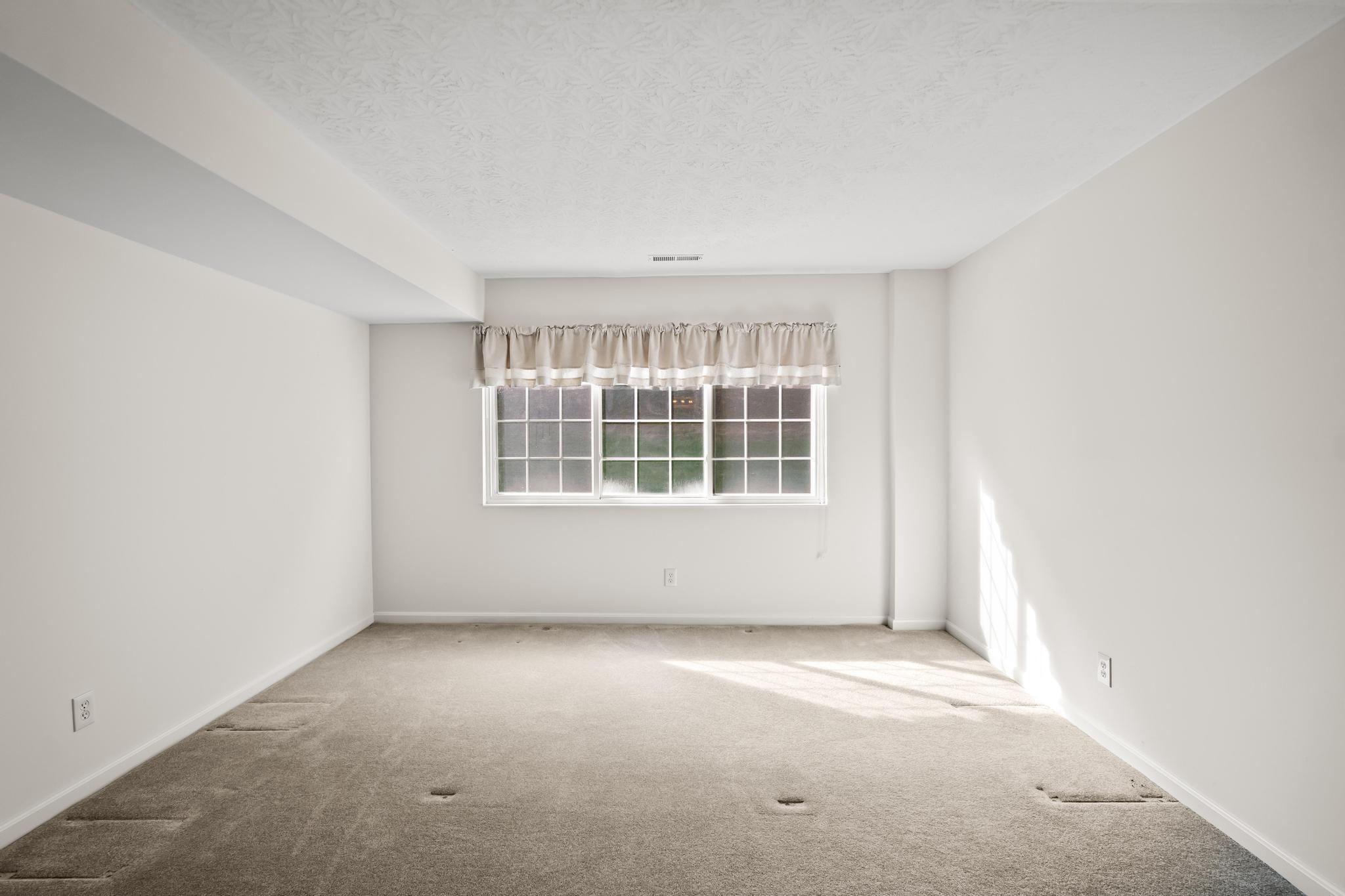 985 Oakmont Court