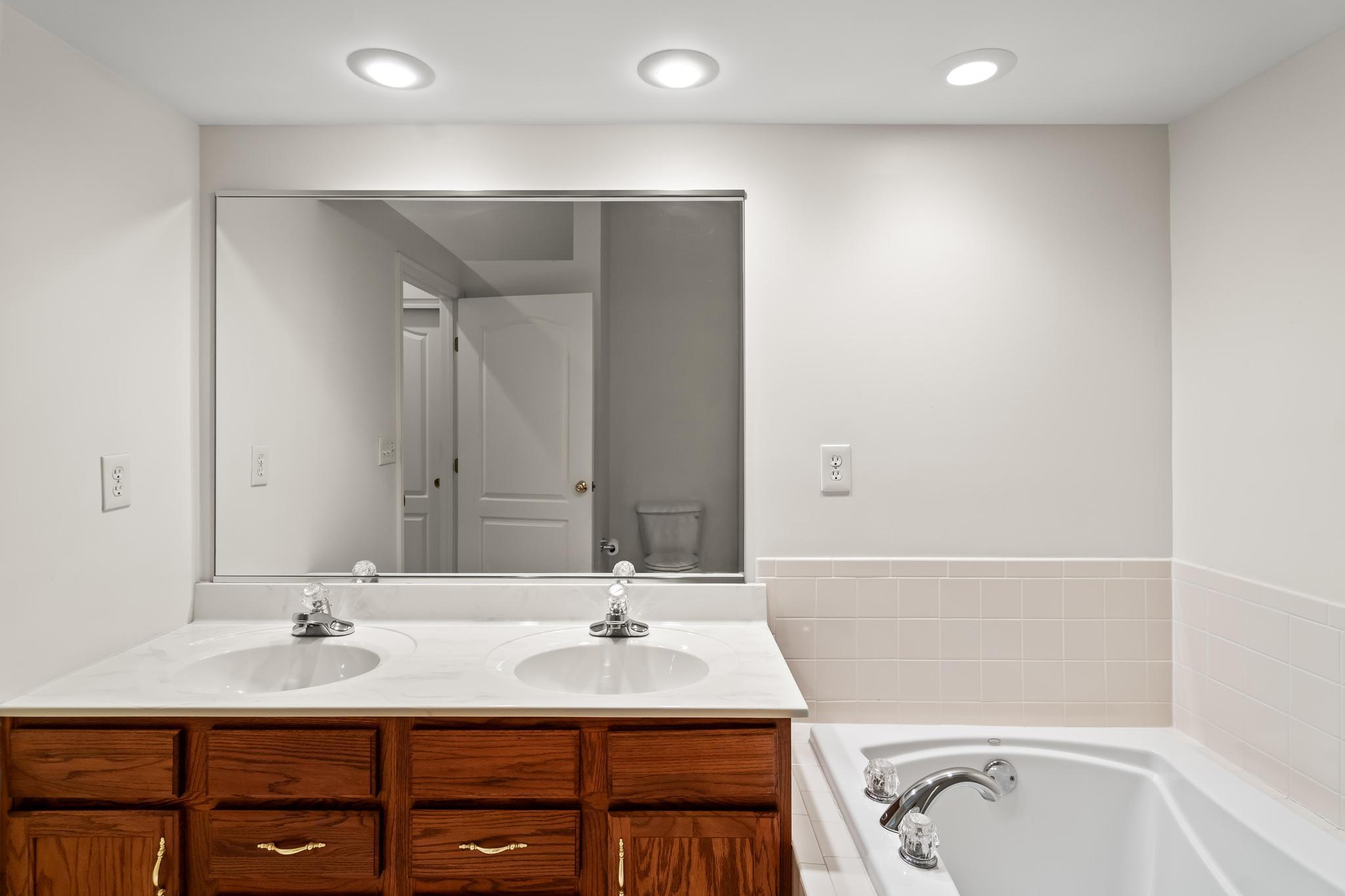 985 Oakmont Court