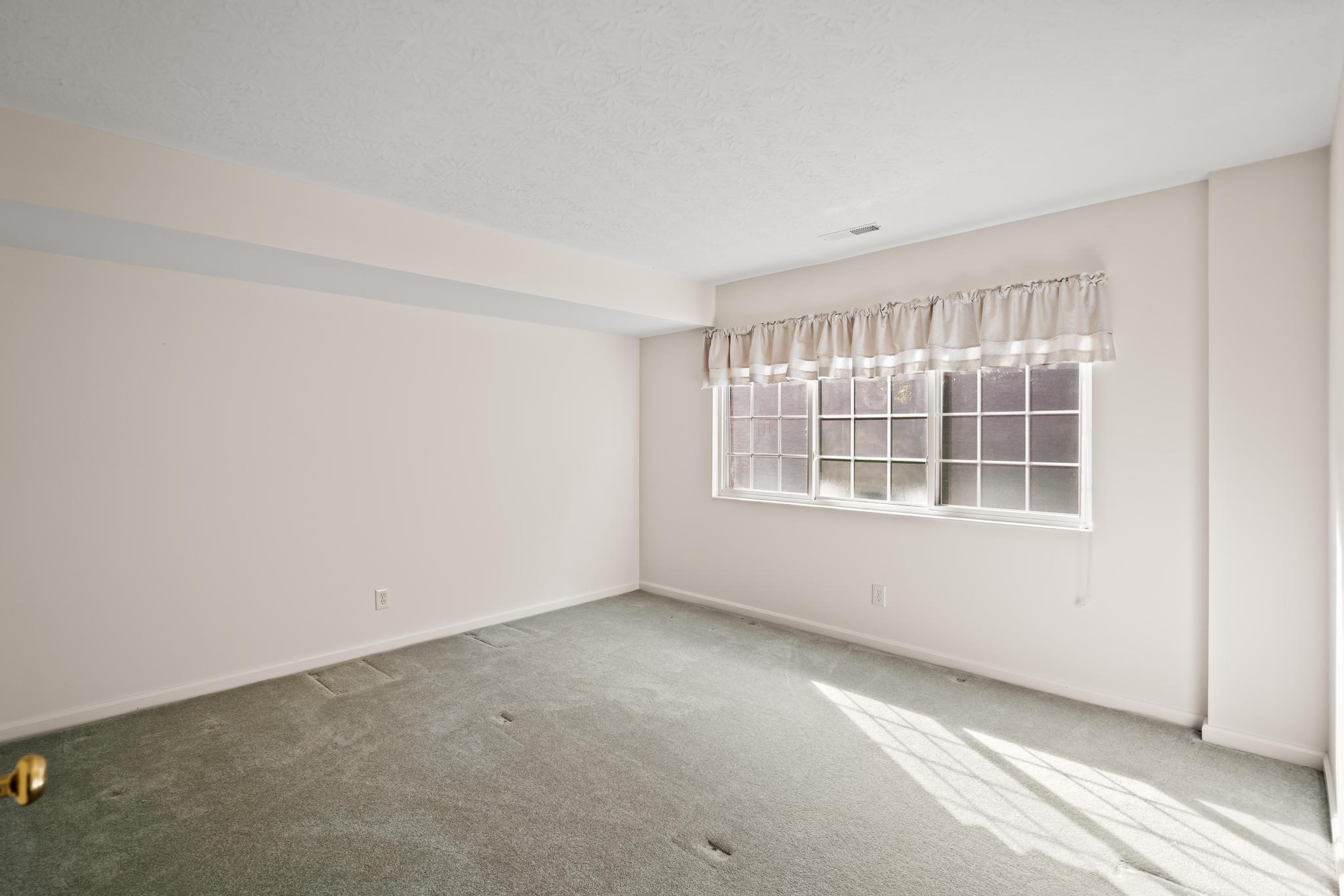 985 Oakmont Court
