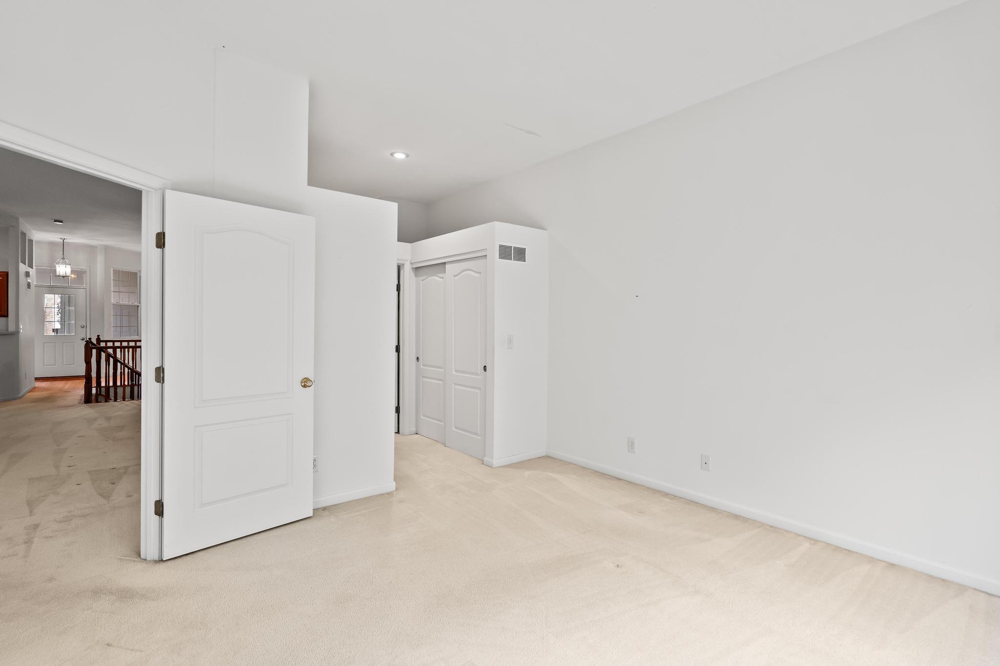 985 Oakmont Court