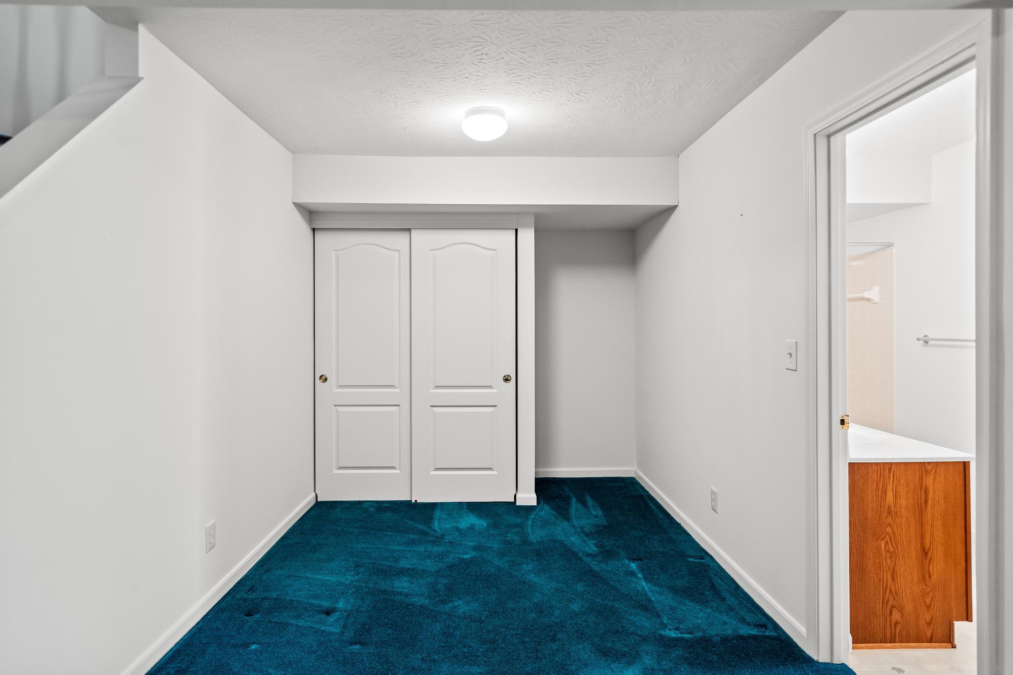 985 Oakmont Court