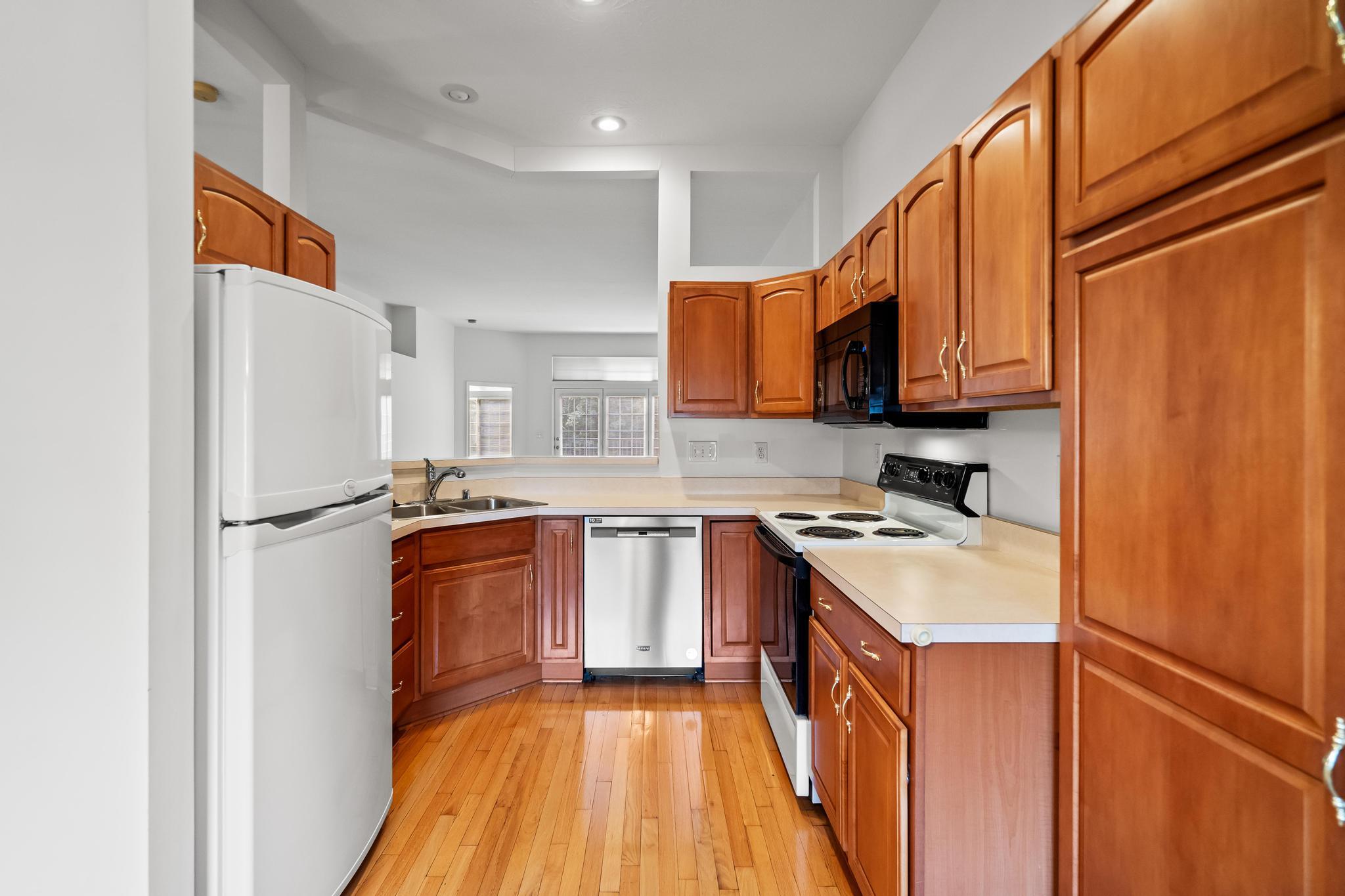 985 Oakmont Court
