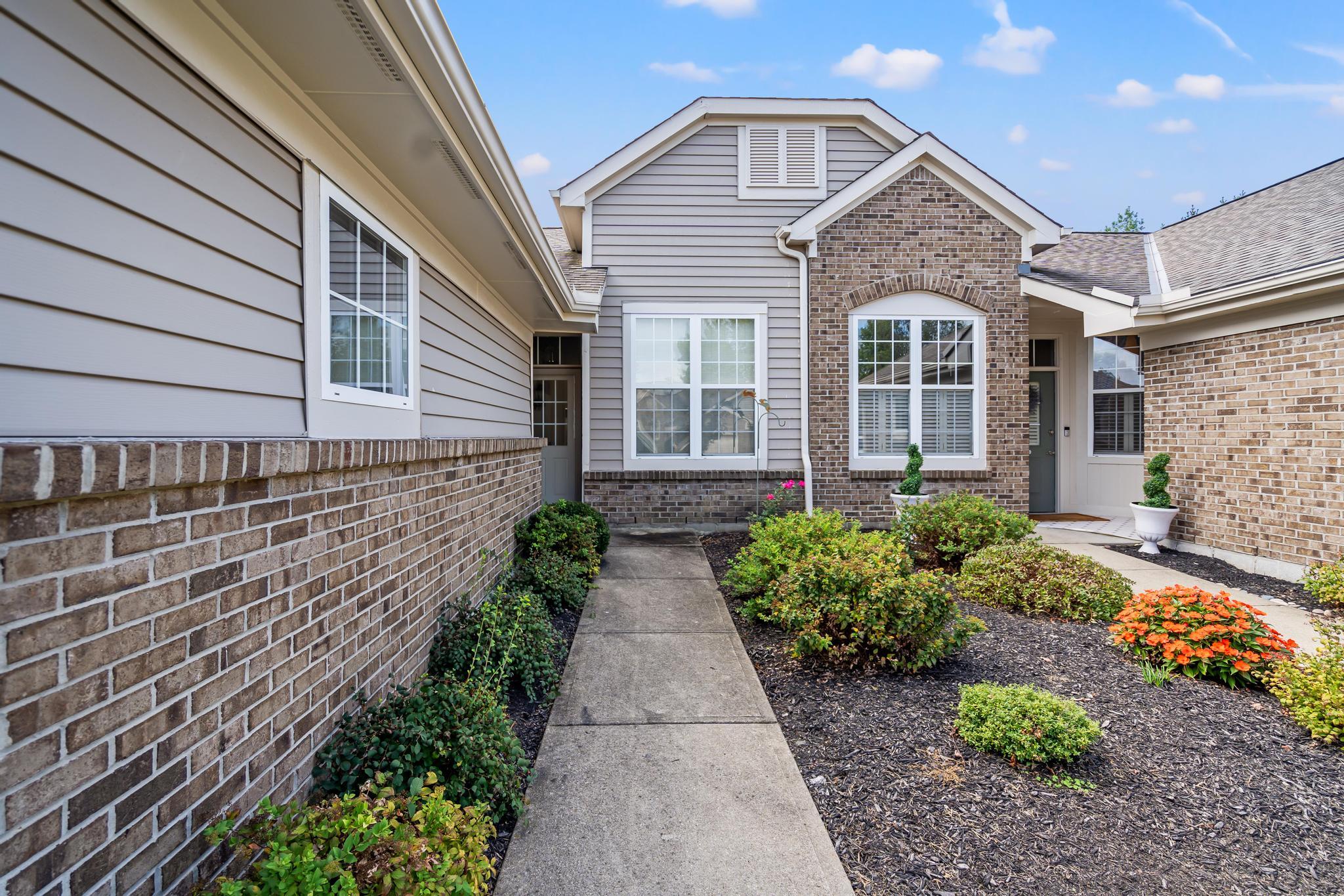 985 Oakmont Court