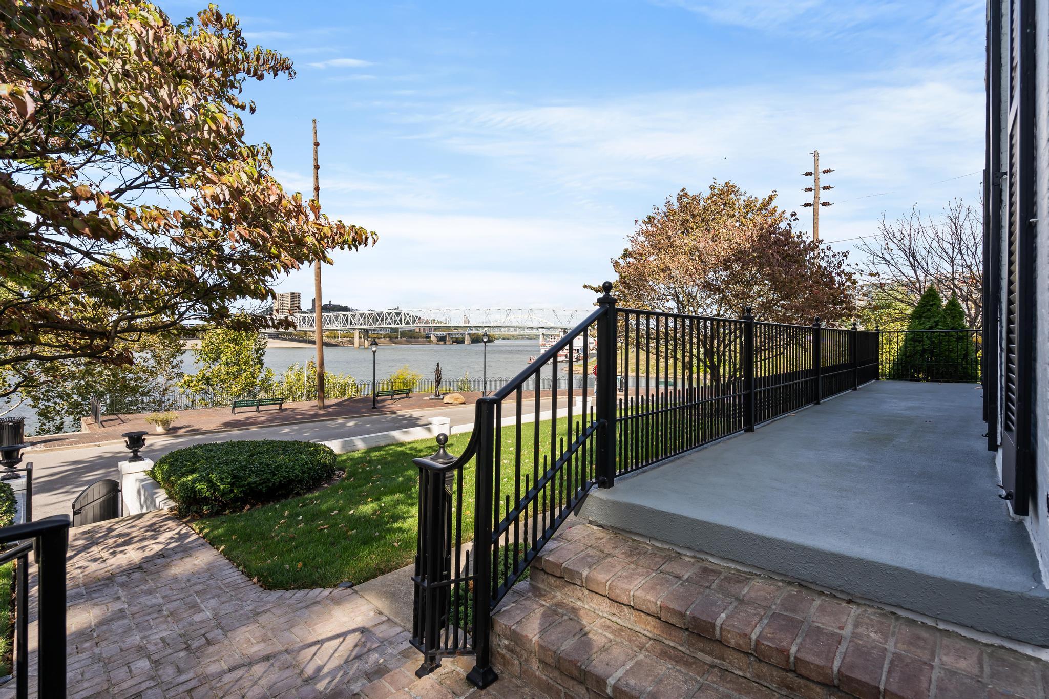 420 - 422 Riverside Drive