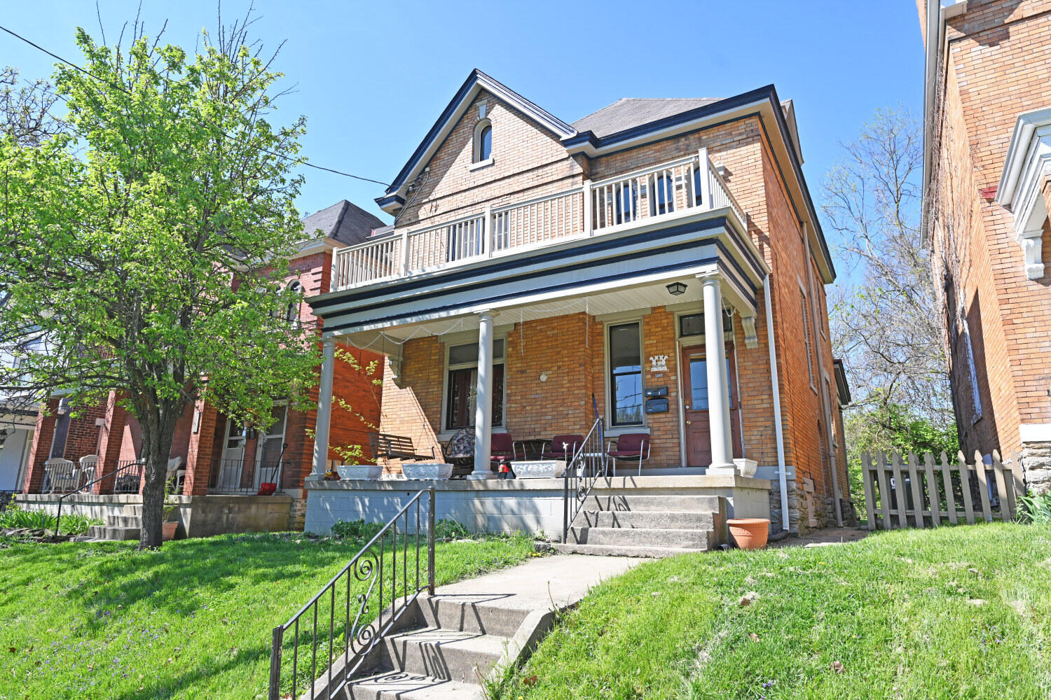 2207 Scott Street