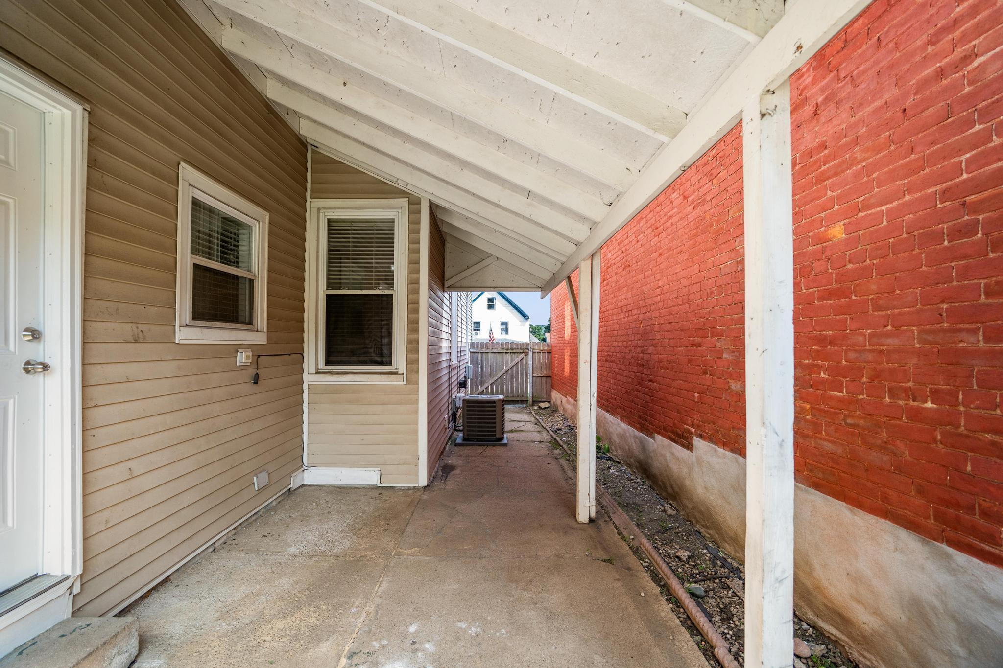 419 Oak Street