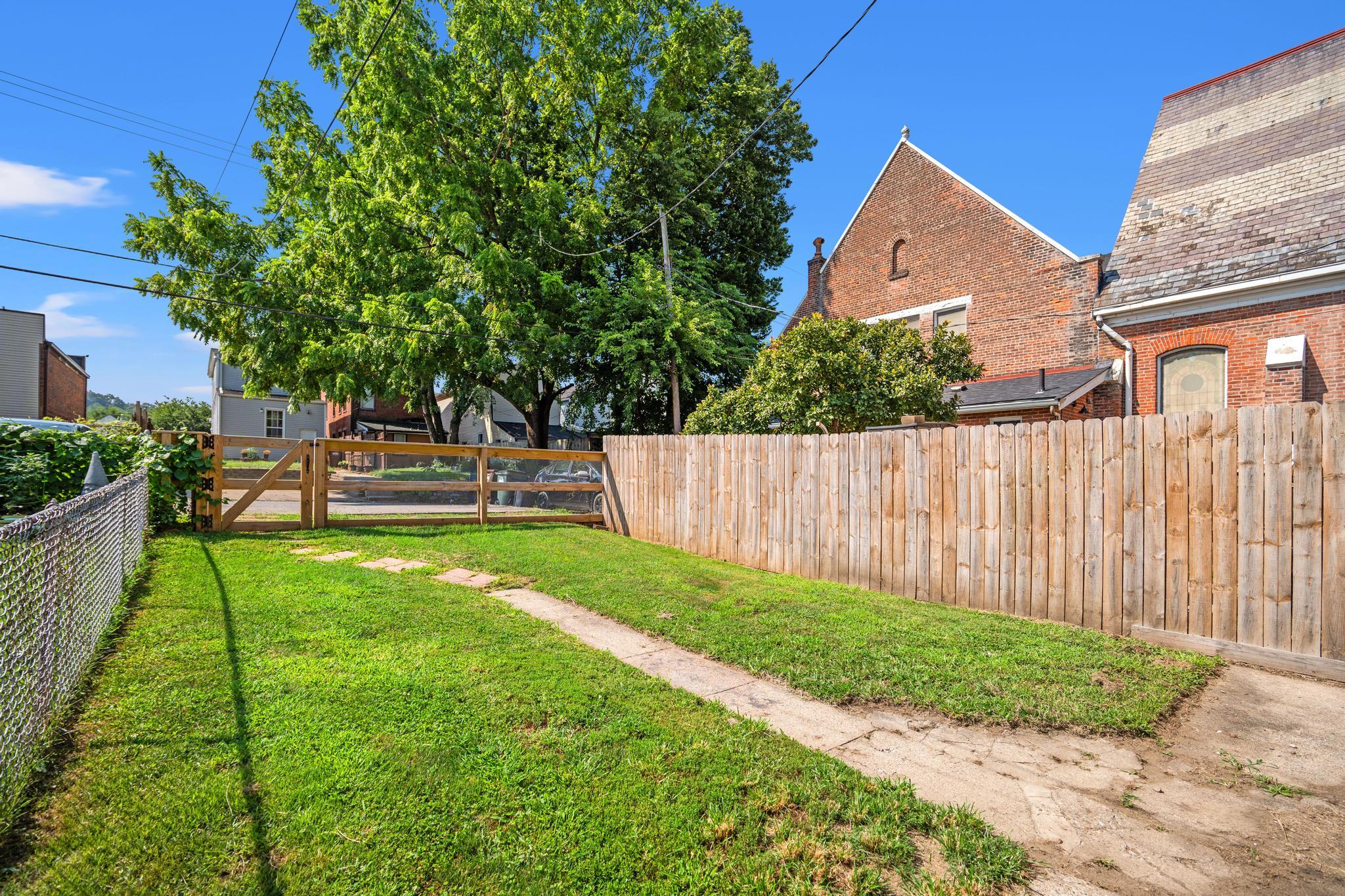 419 Oak Street