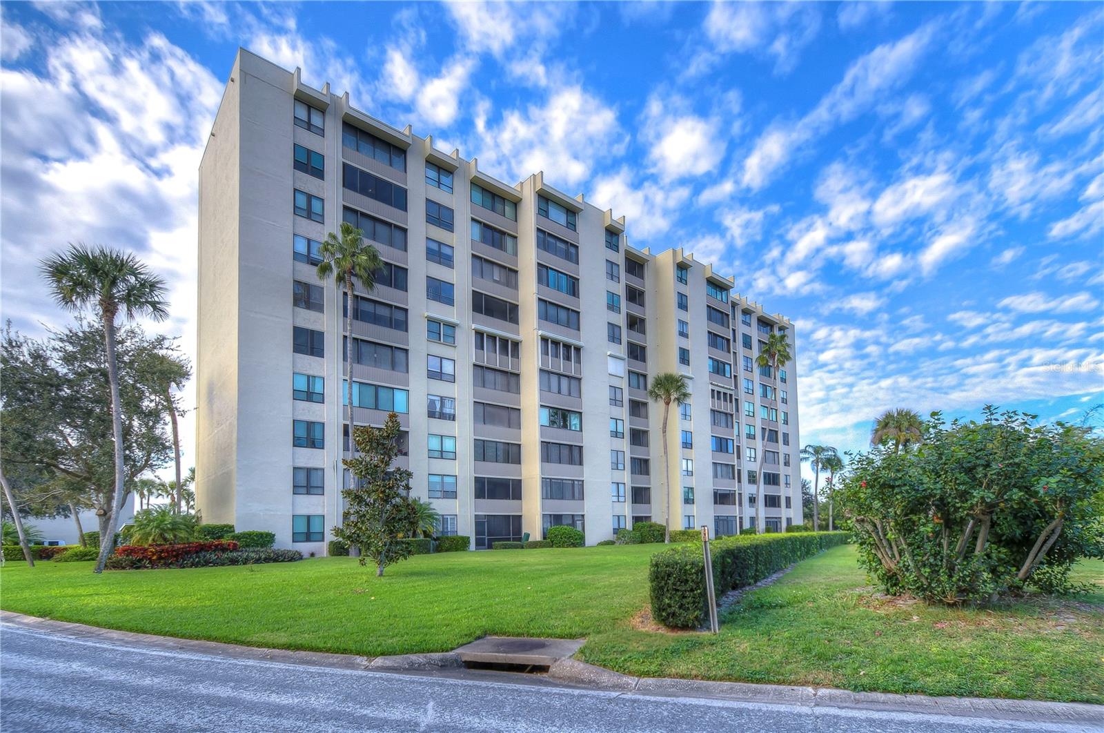 2616 COVE CAY DR #506