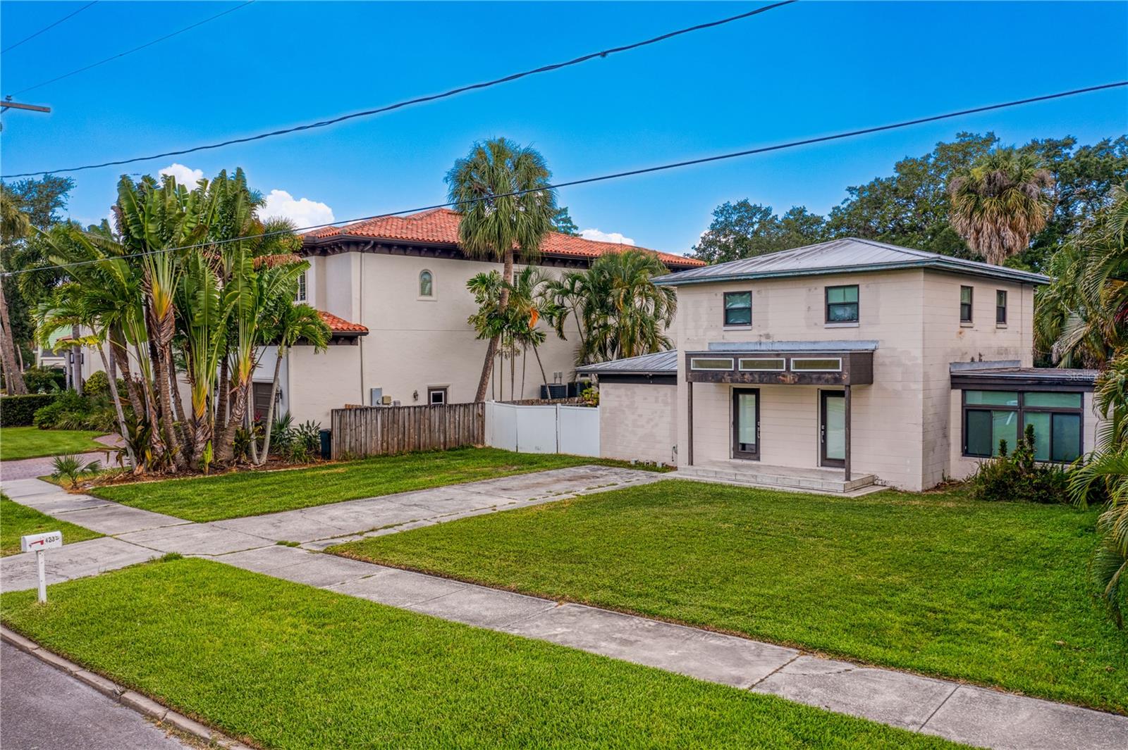 423 S ROYAL POINCIANA DR
