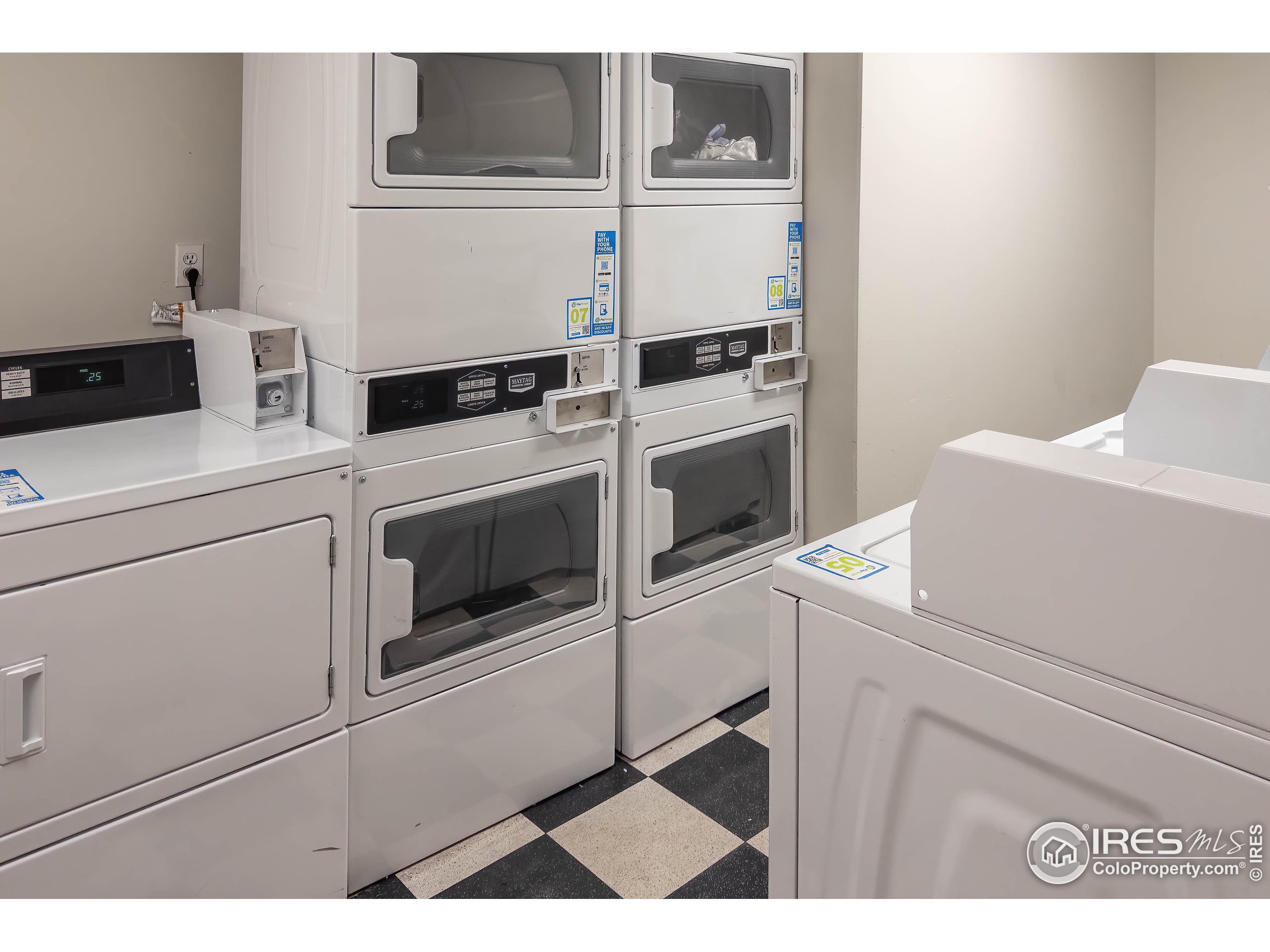 789 N Clarkson St 702