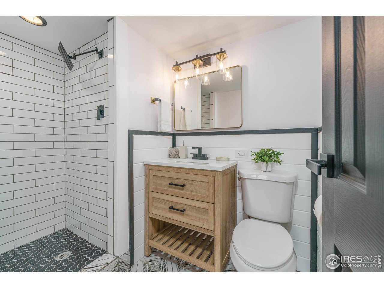 789 N Clarkson St 702