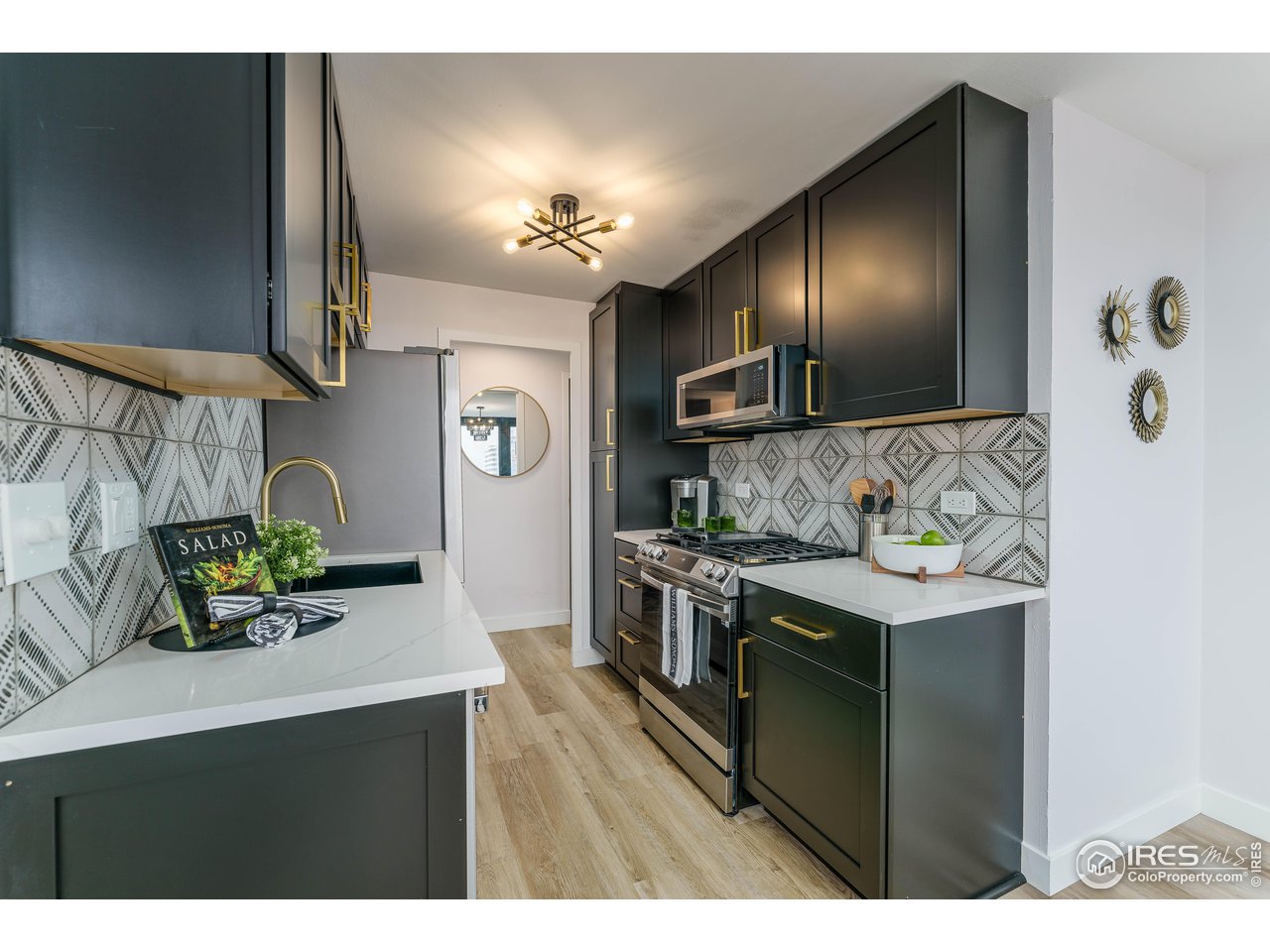 789 N Clarkson St 702