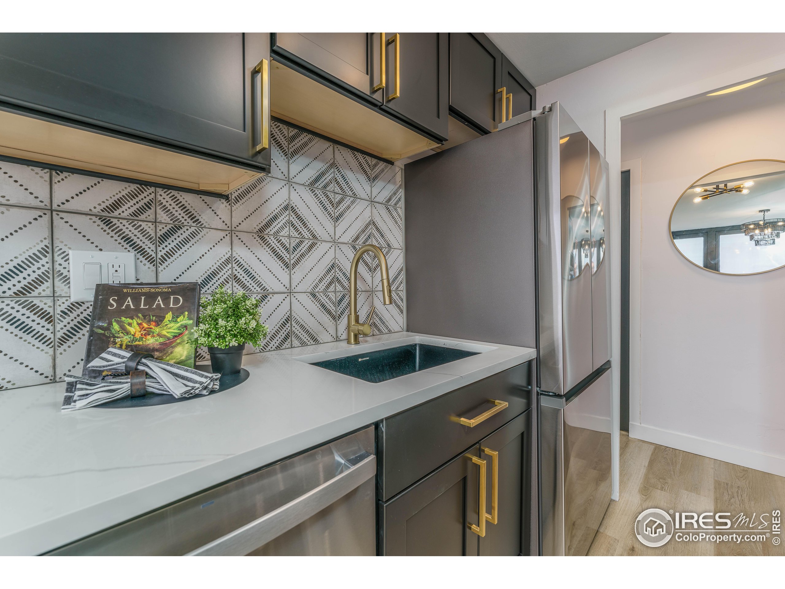 789 N Clarkson St 702