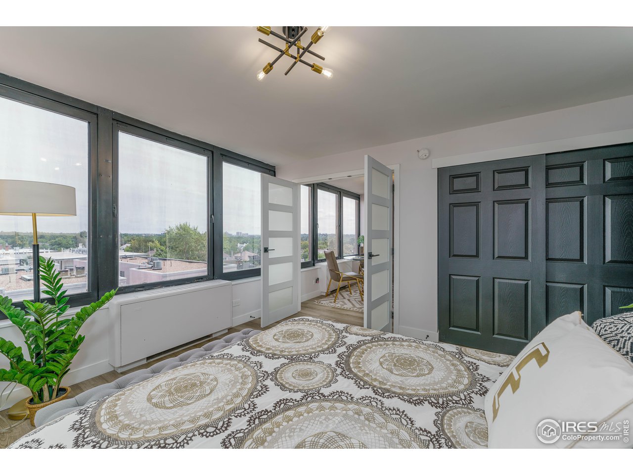 789 N Clarkson St 702