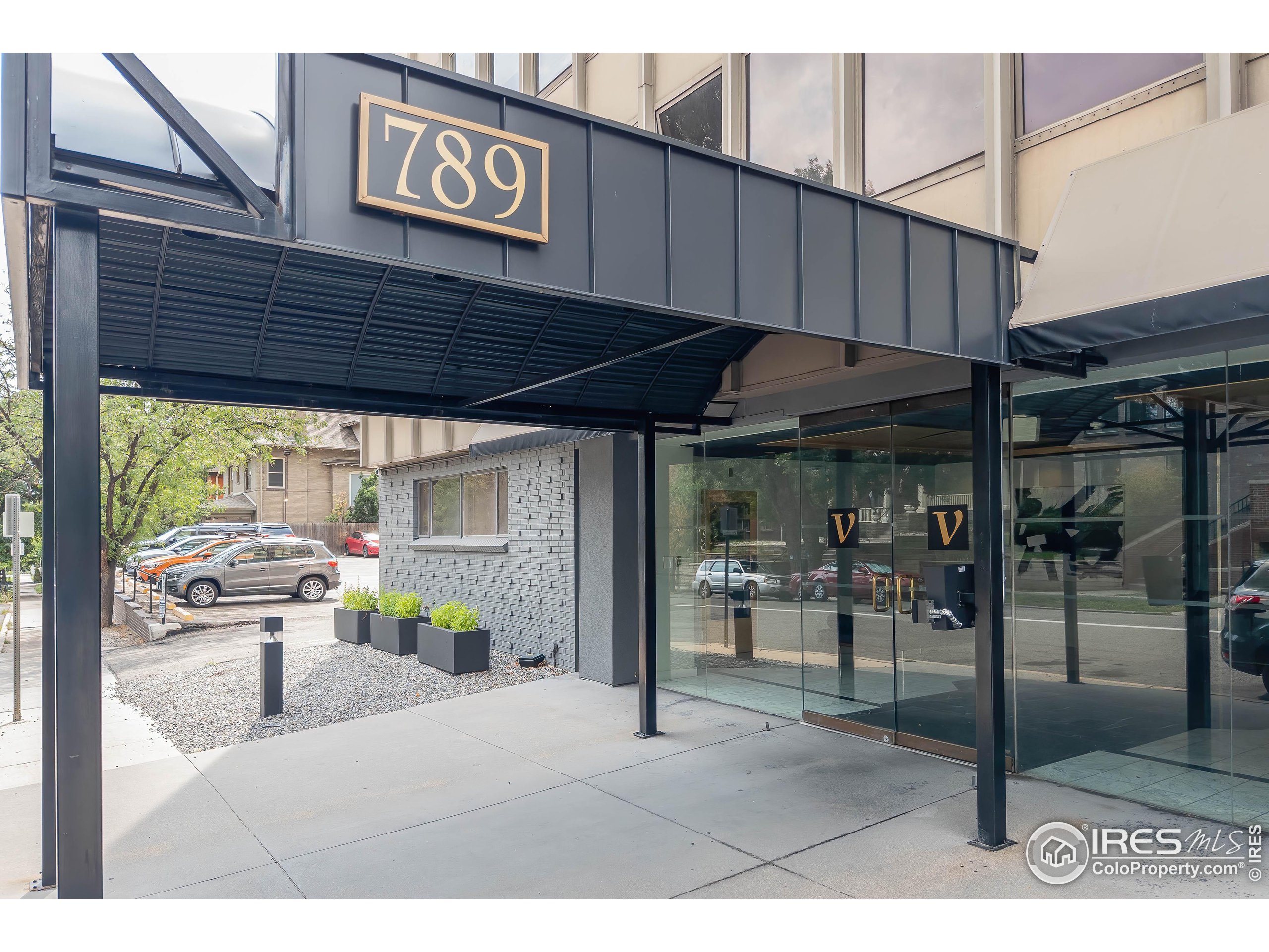 789 N Clarkson St 702