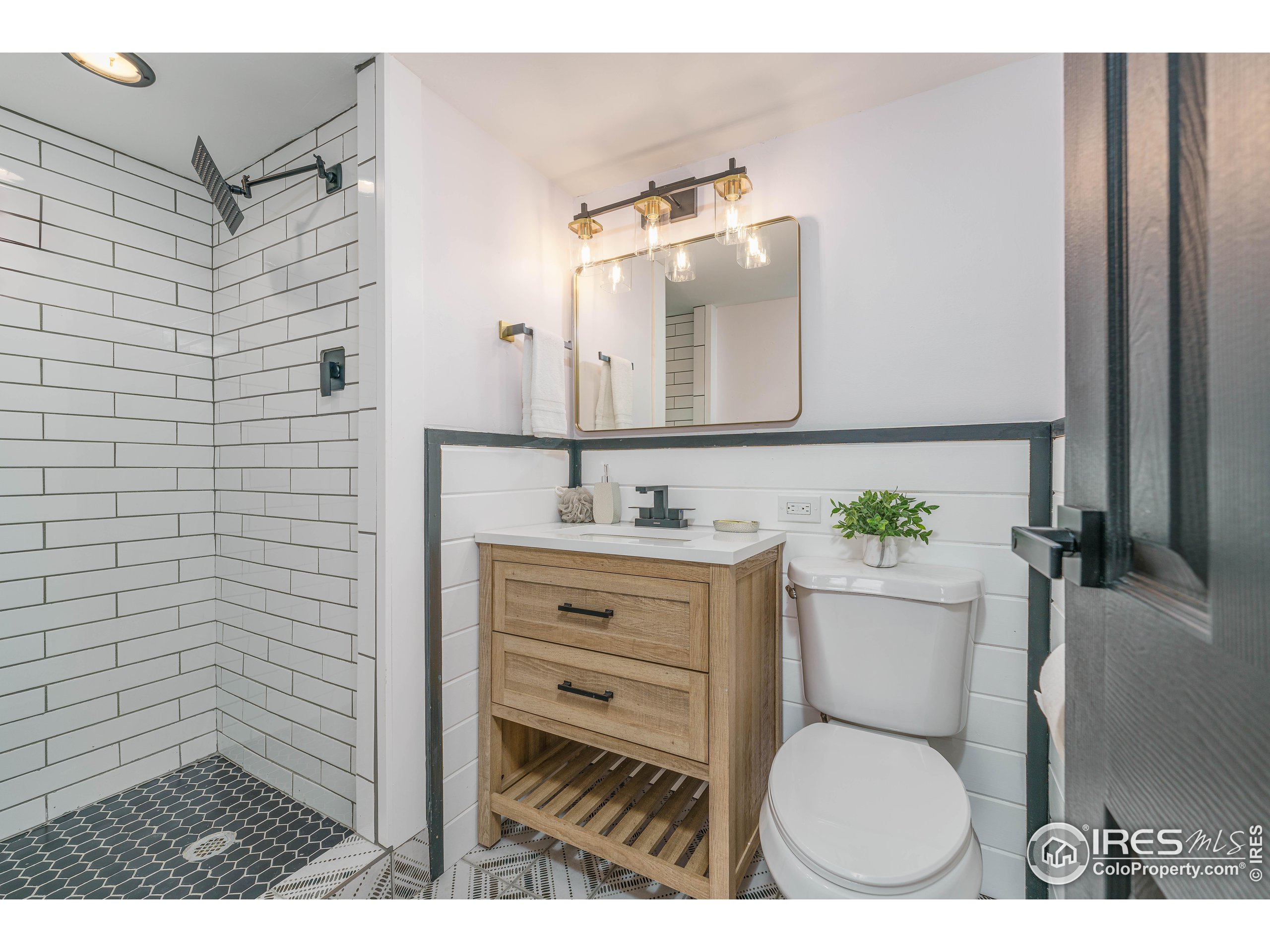 789 N Clarkson St 702