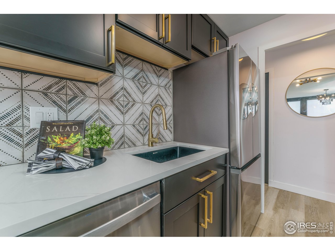 789 N Clarkson St 702