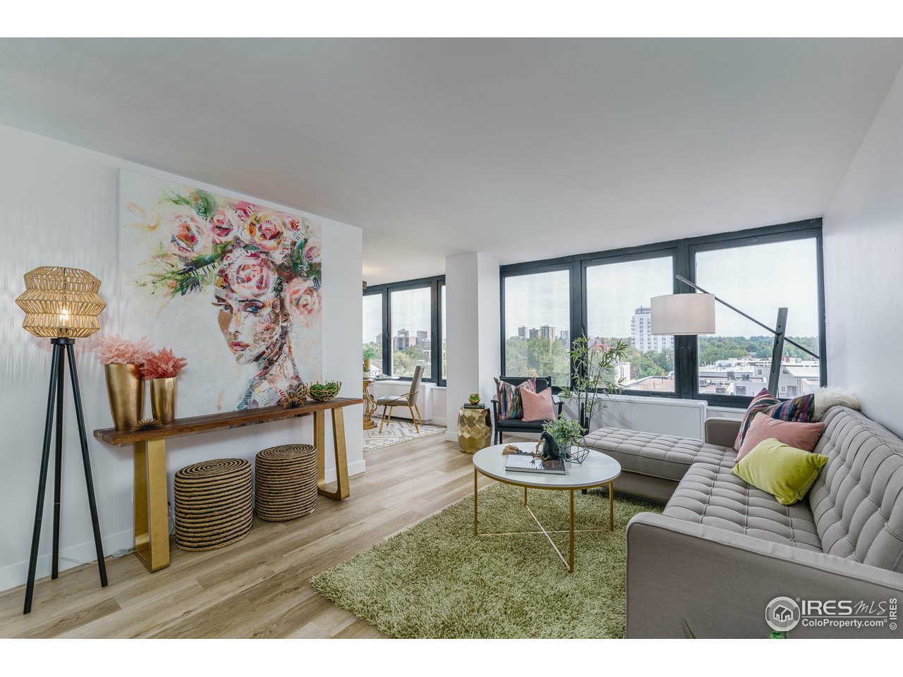 789 N Clarkson St 702