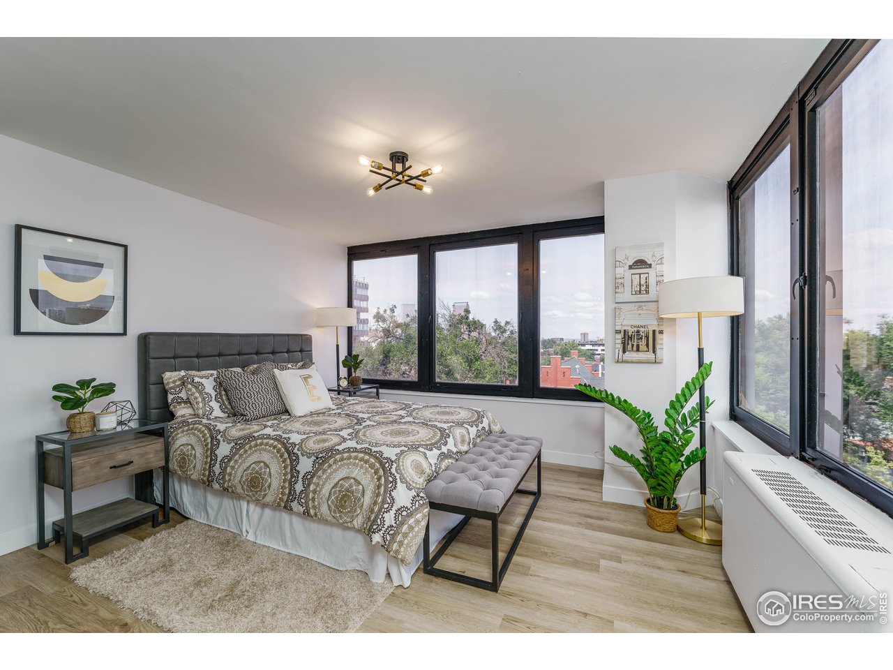 789 N Clarkson St 702