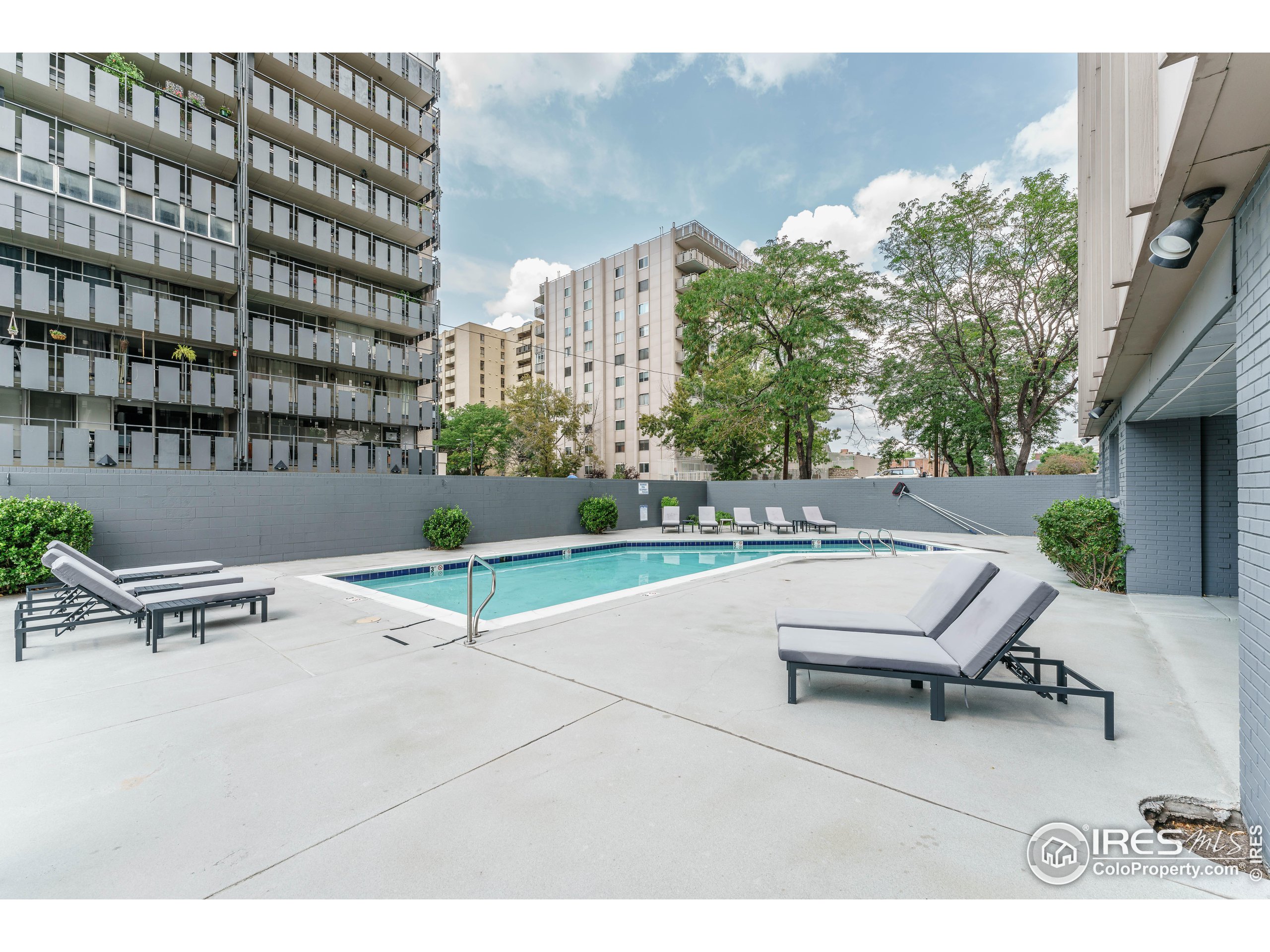 789 N Clarkson St 702