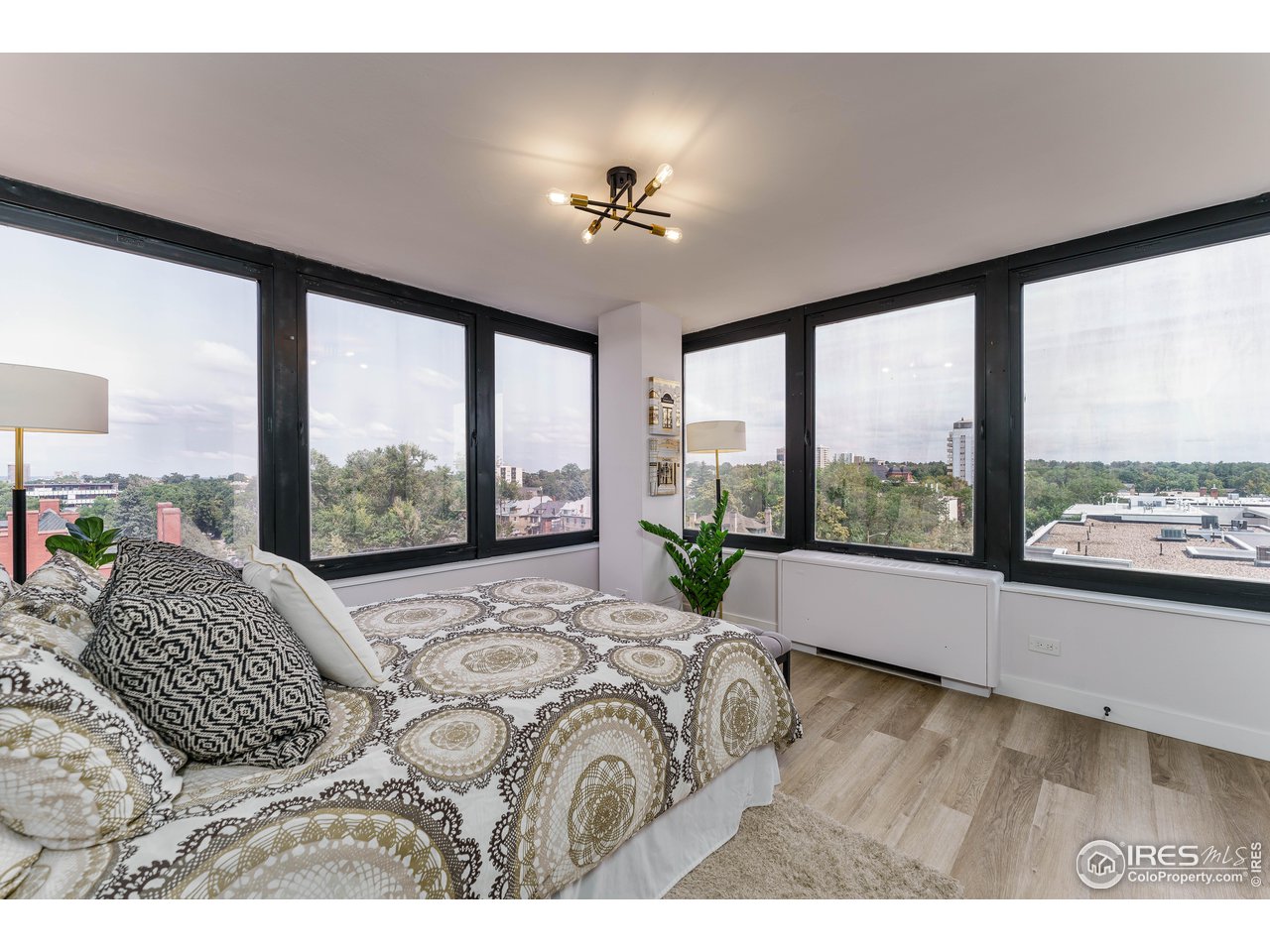 789 N Clarkson St 702