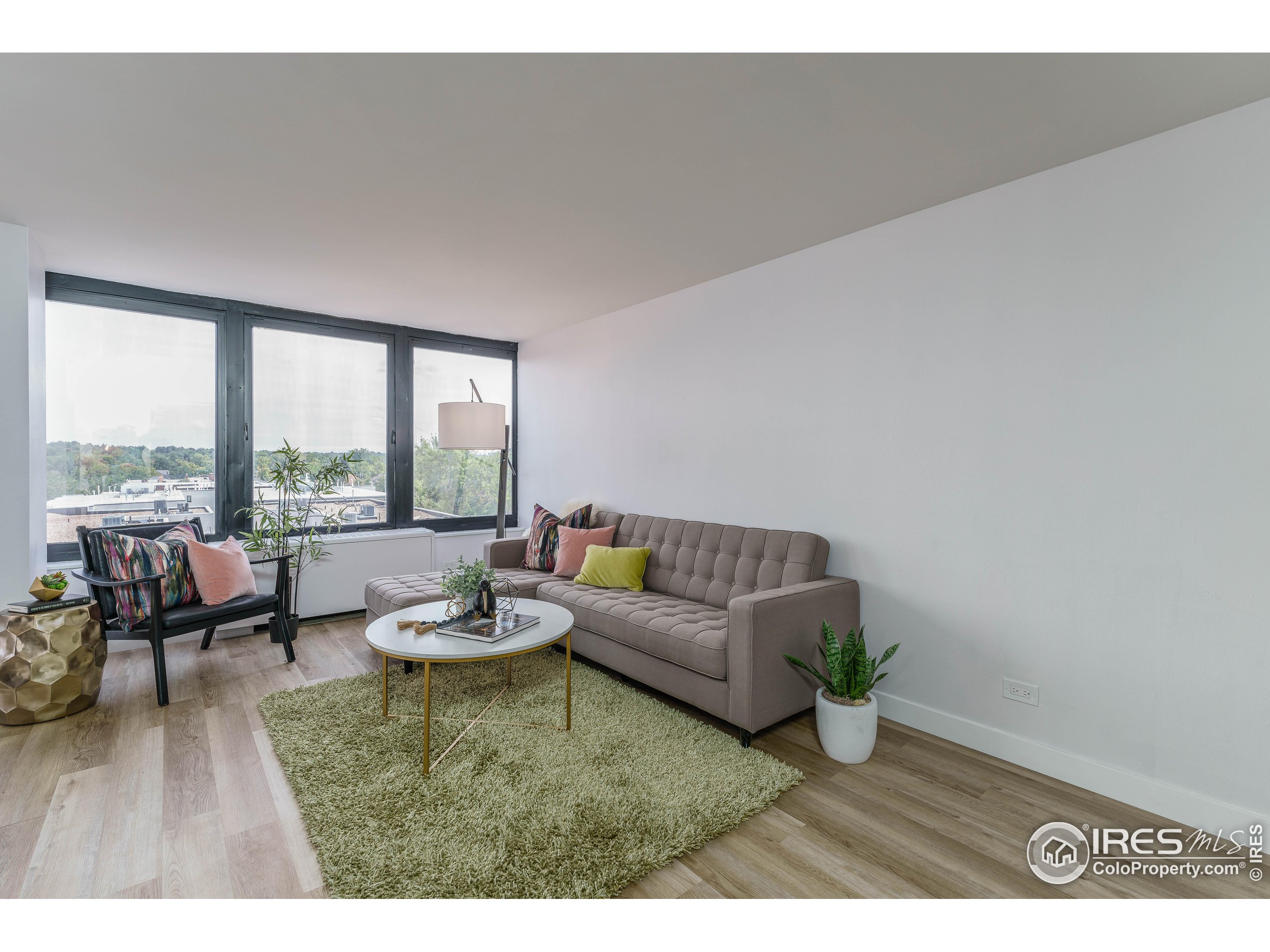 789 N Clarkson St 702