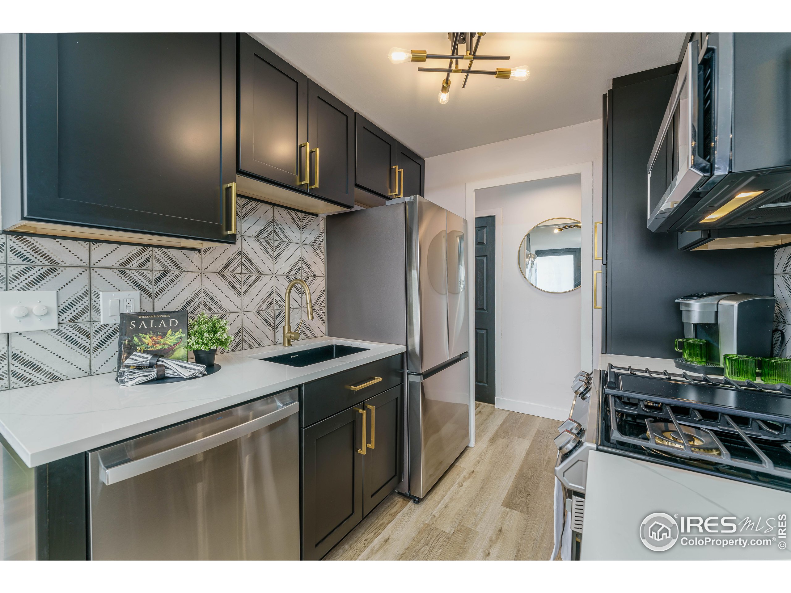 789 N Clarkson St 702