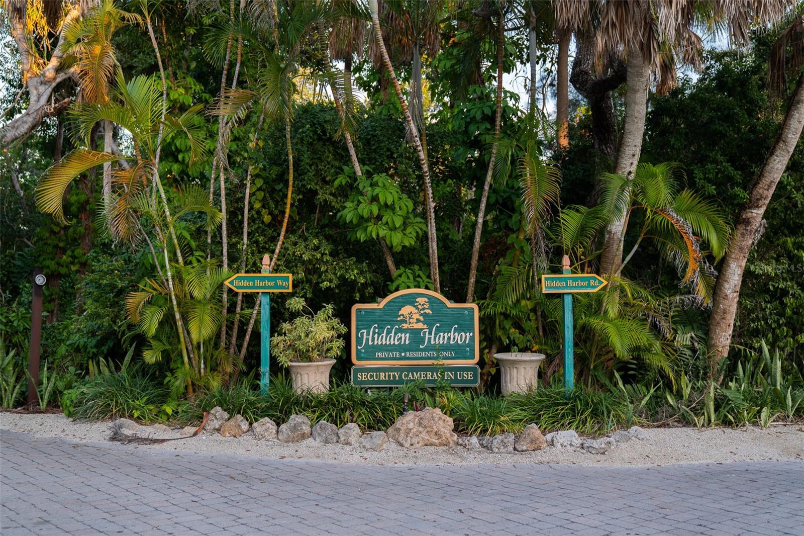 1290 HIDDEN HARBOR WAY