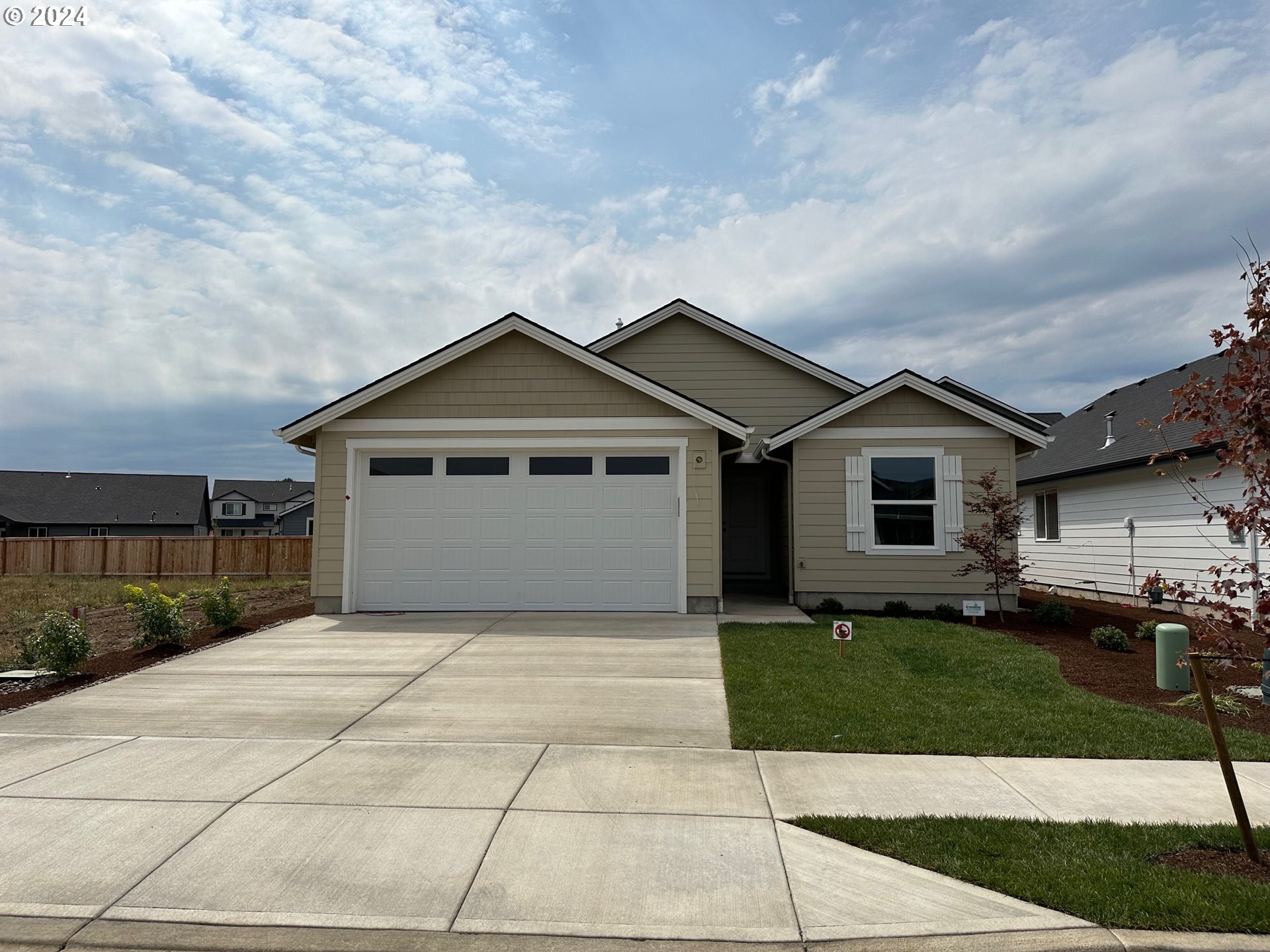 1711 SE SALMONBERRY AVE