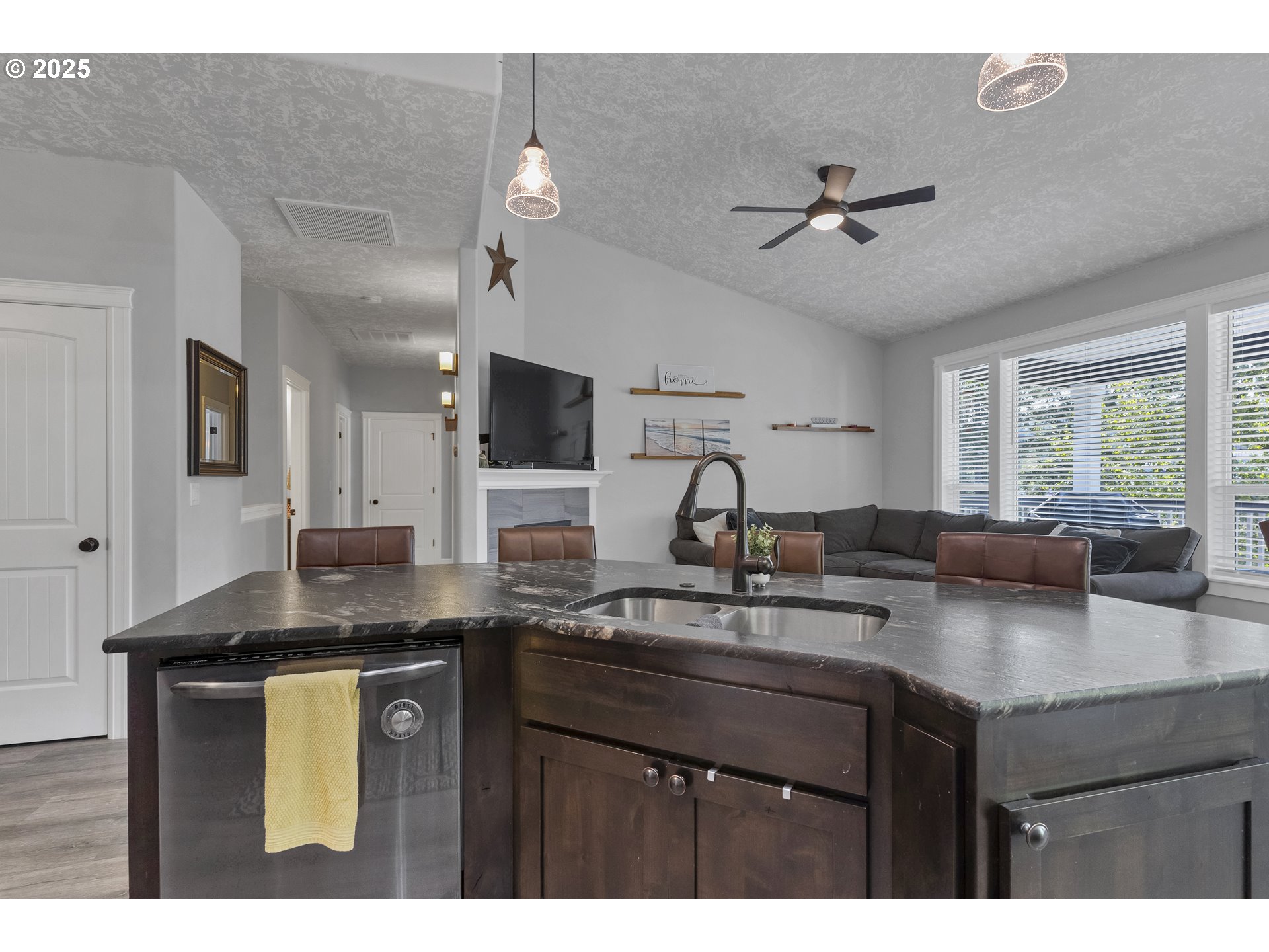 591 TIMBER VIEW ST NW