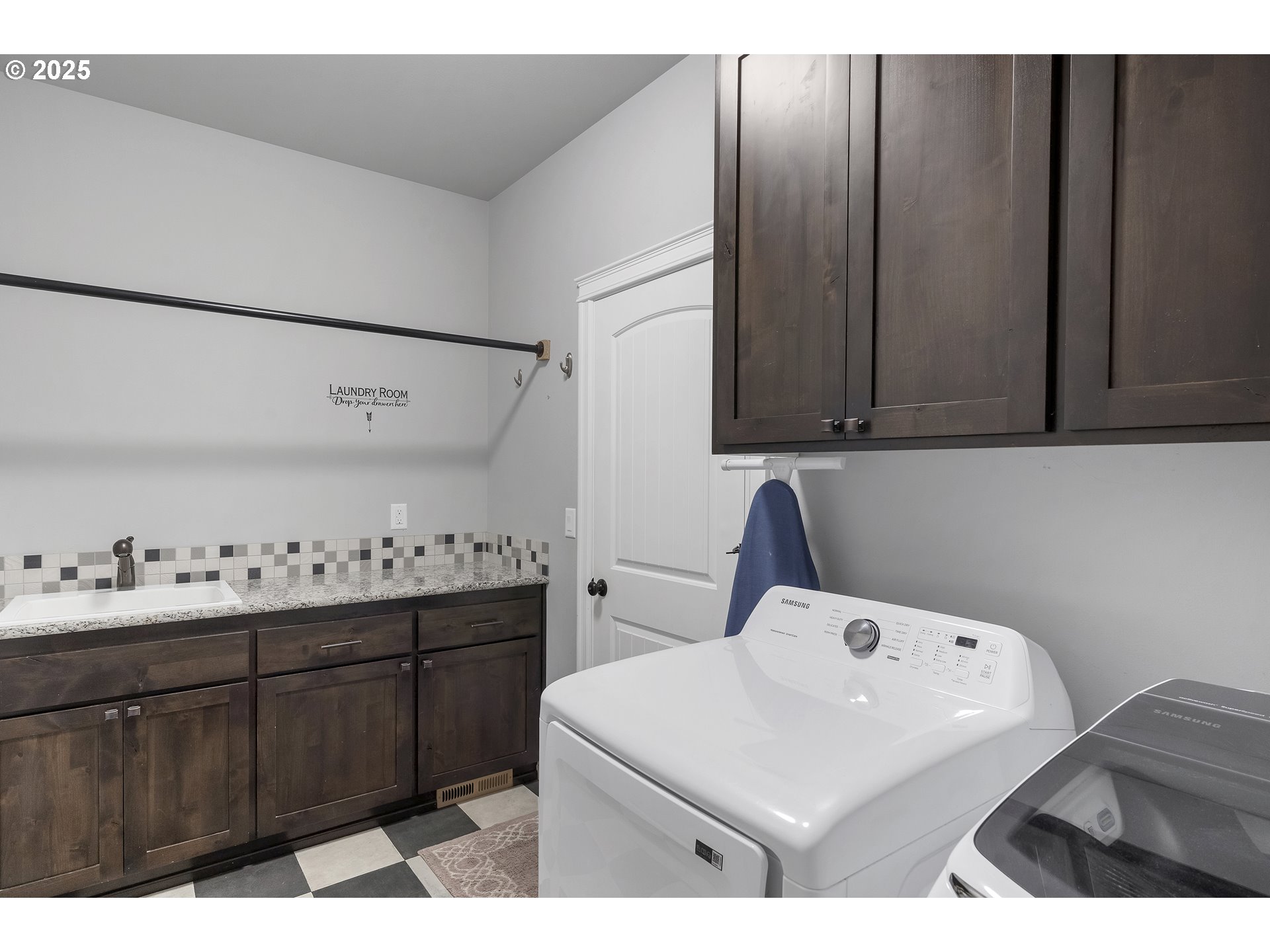 591 TIMBER VIEW ST NW