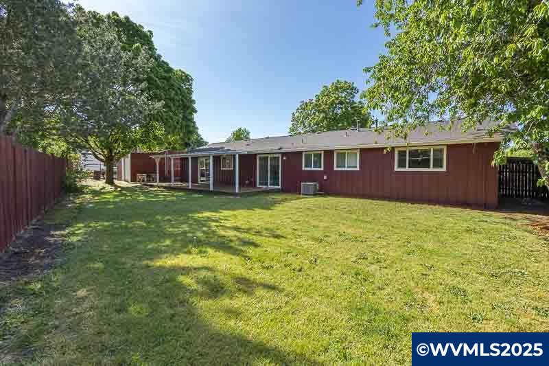611 NE Bockes Lp