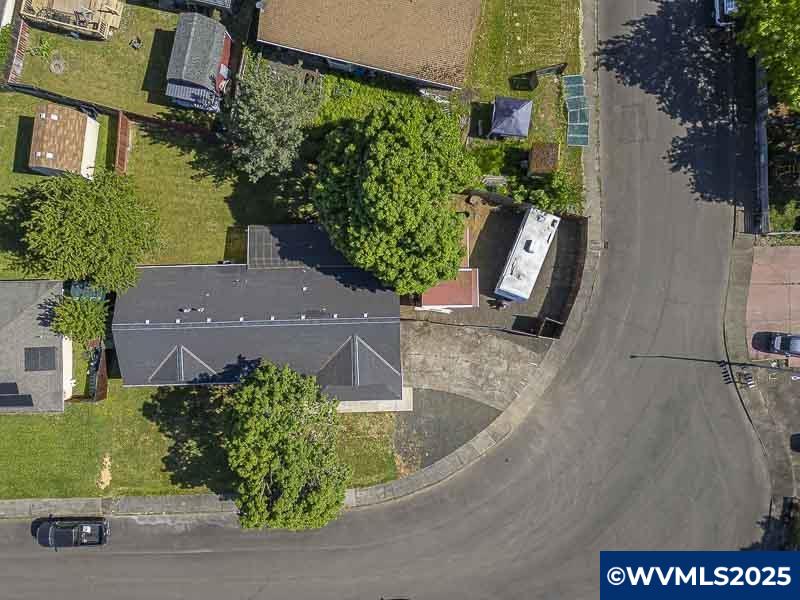 611 NE Bockes Lp
