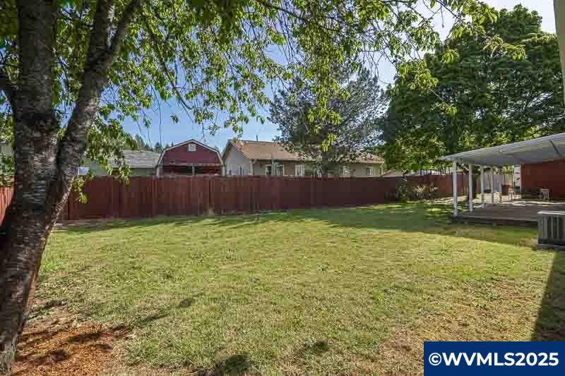 611 NE Bockes Lp