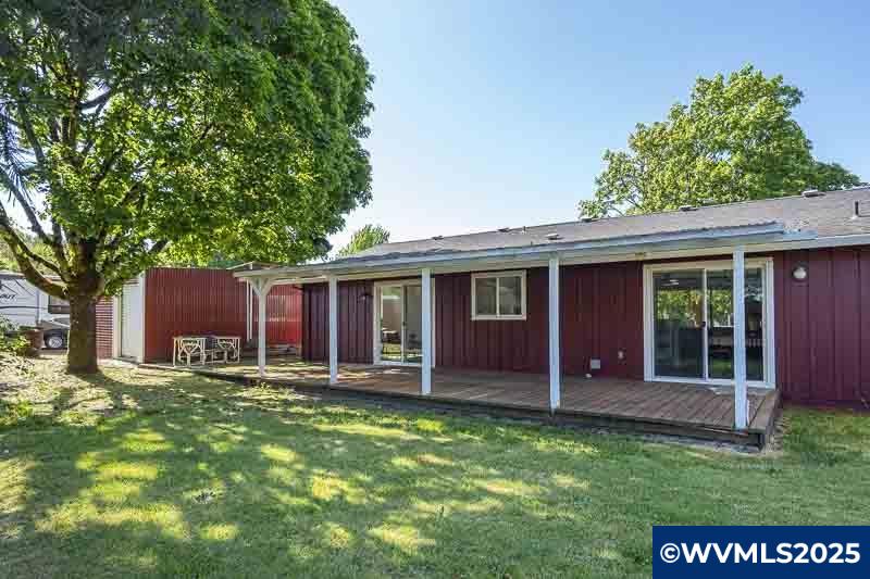 611 NE Bockes Lp