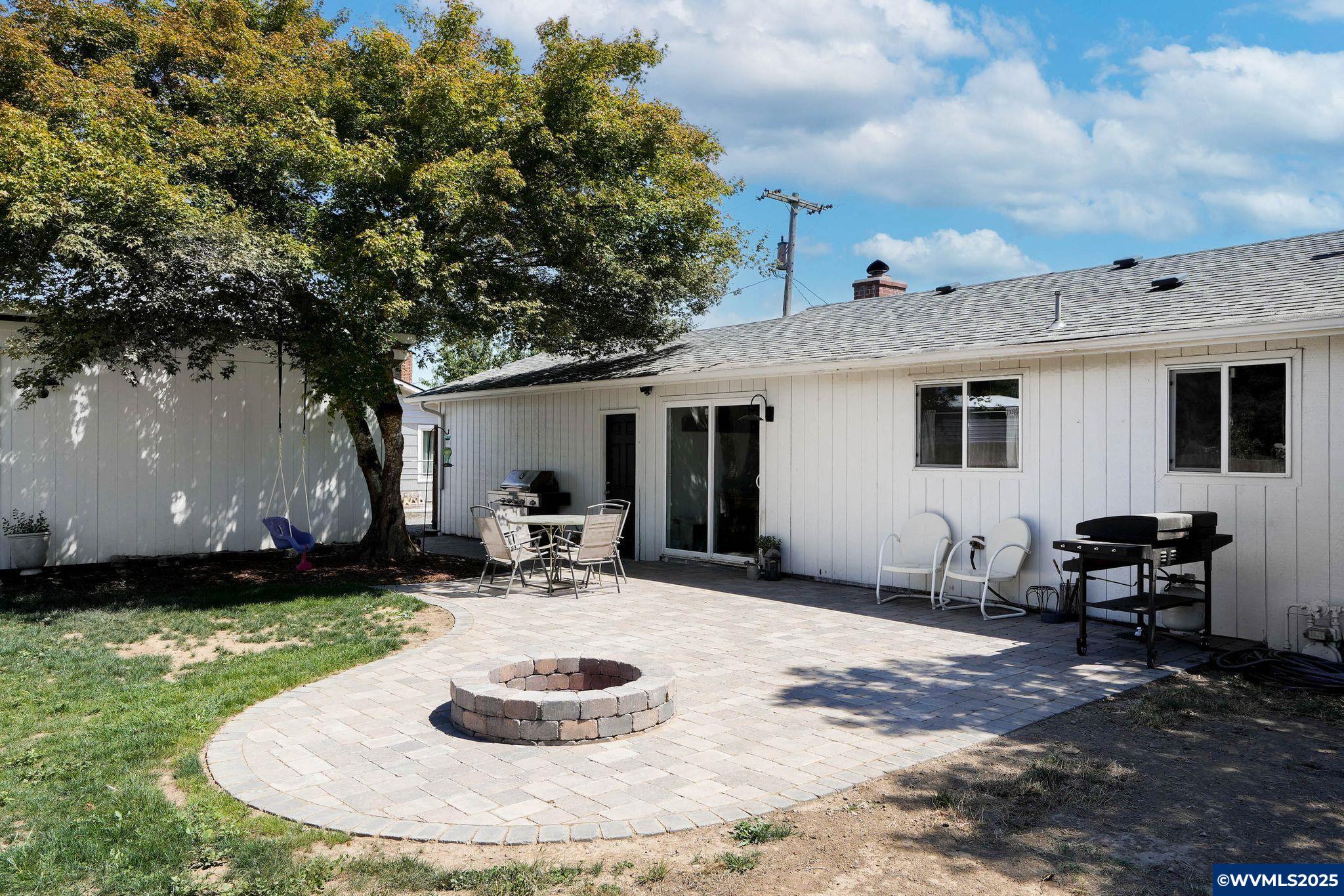 175 SE Pleasant Dr