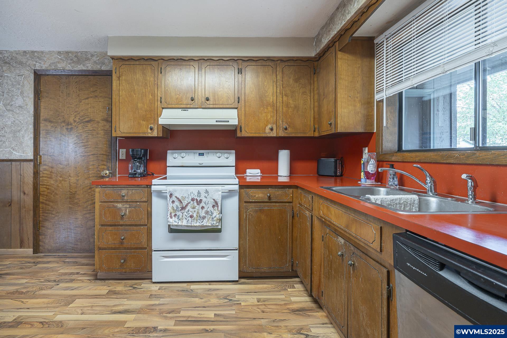 699 SW Sheila St