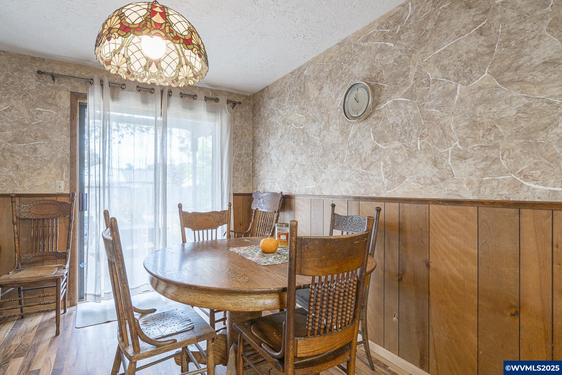 699 SW Sheila St