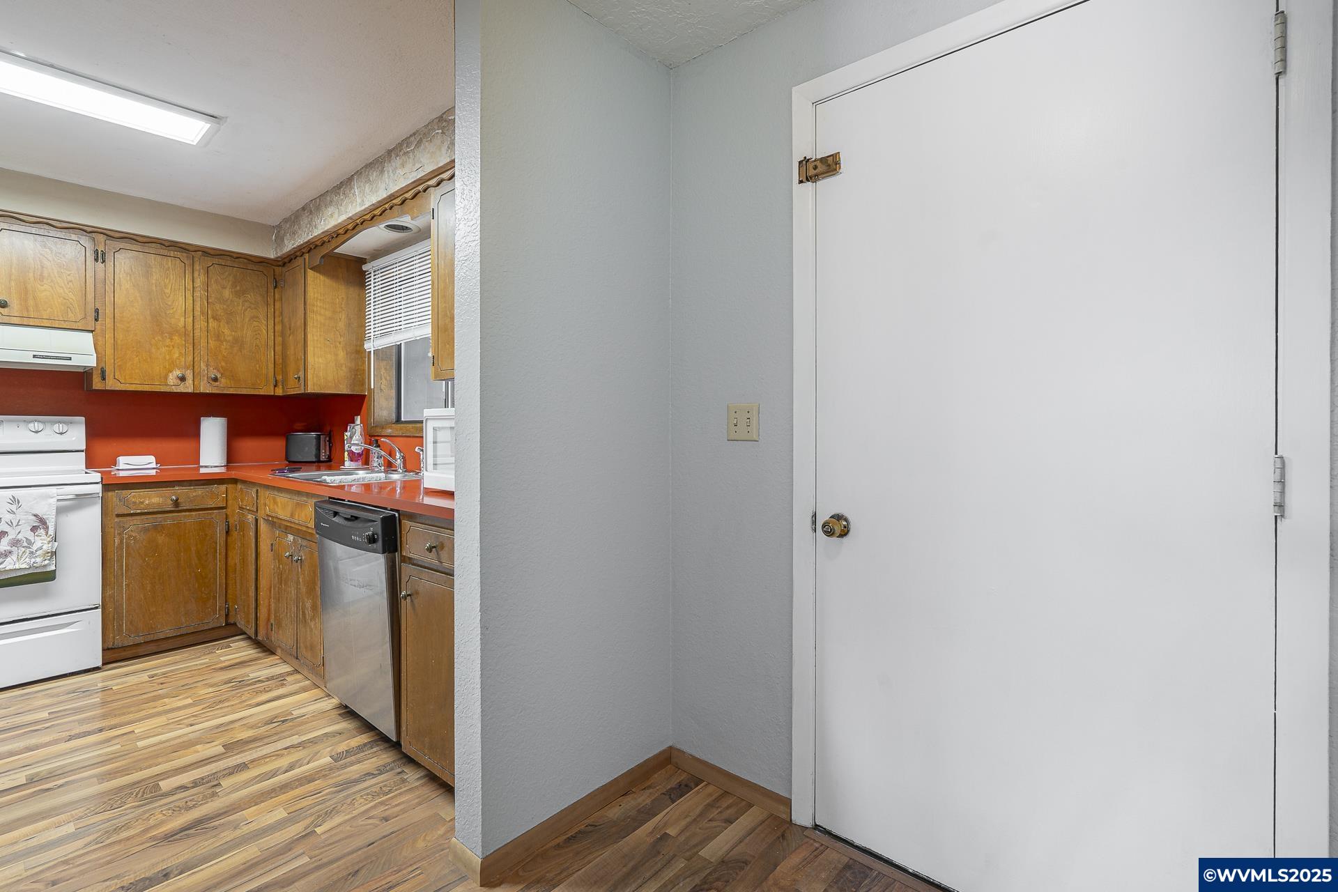 699 SW Sheila St