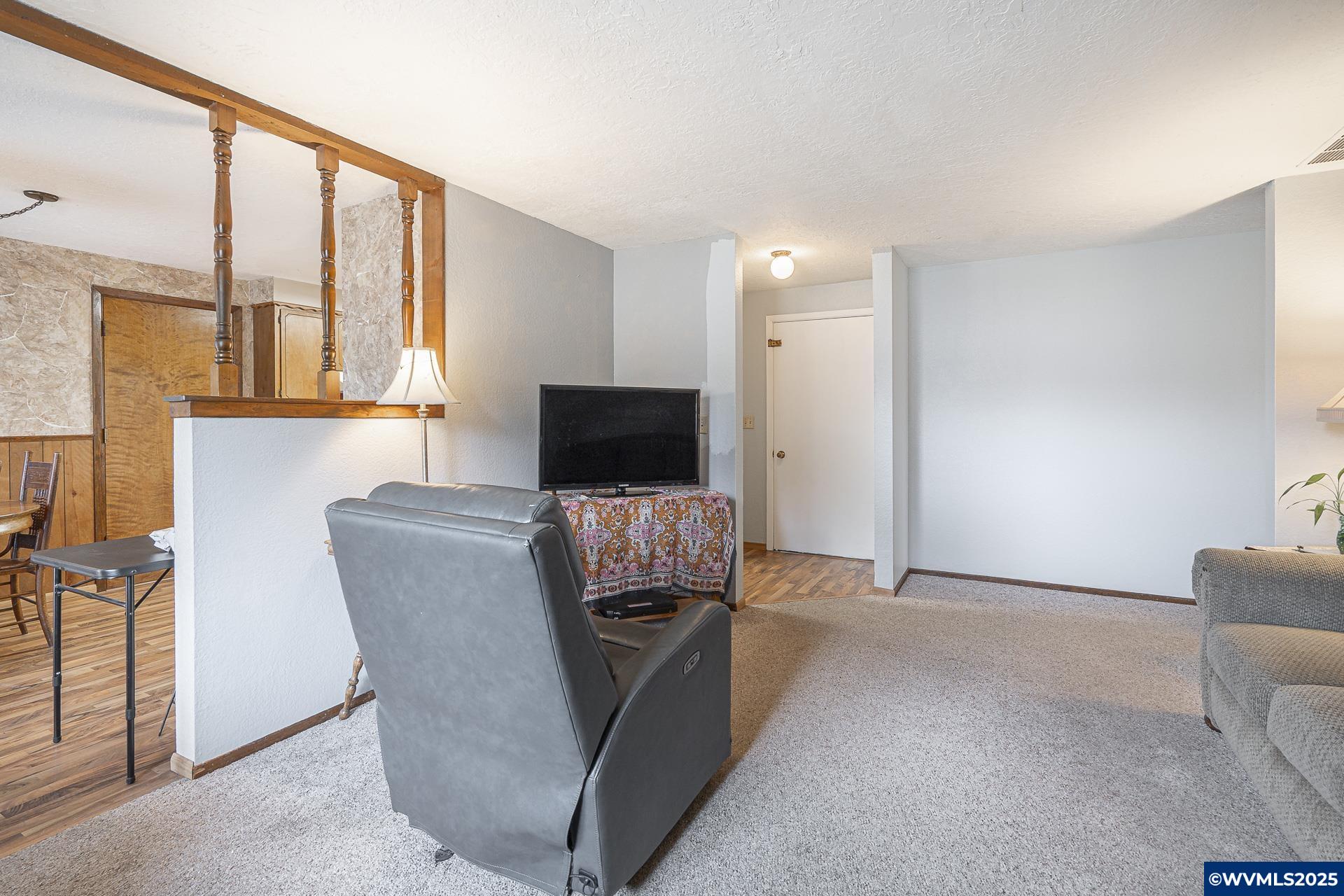 699 SW Sheila St