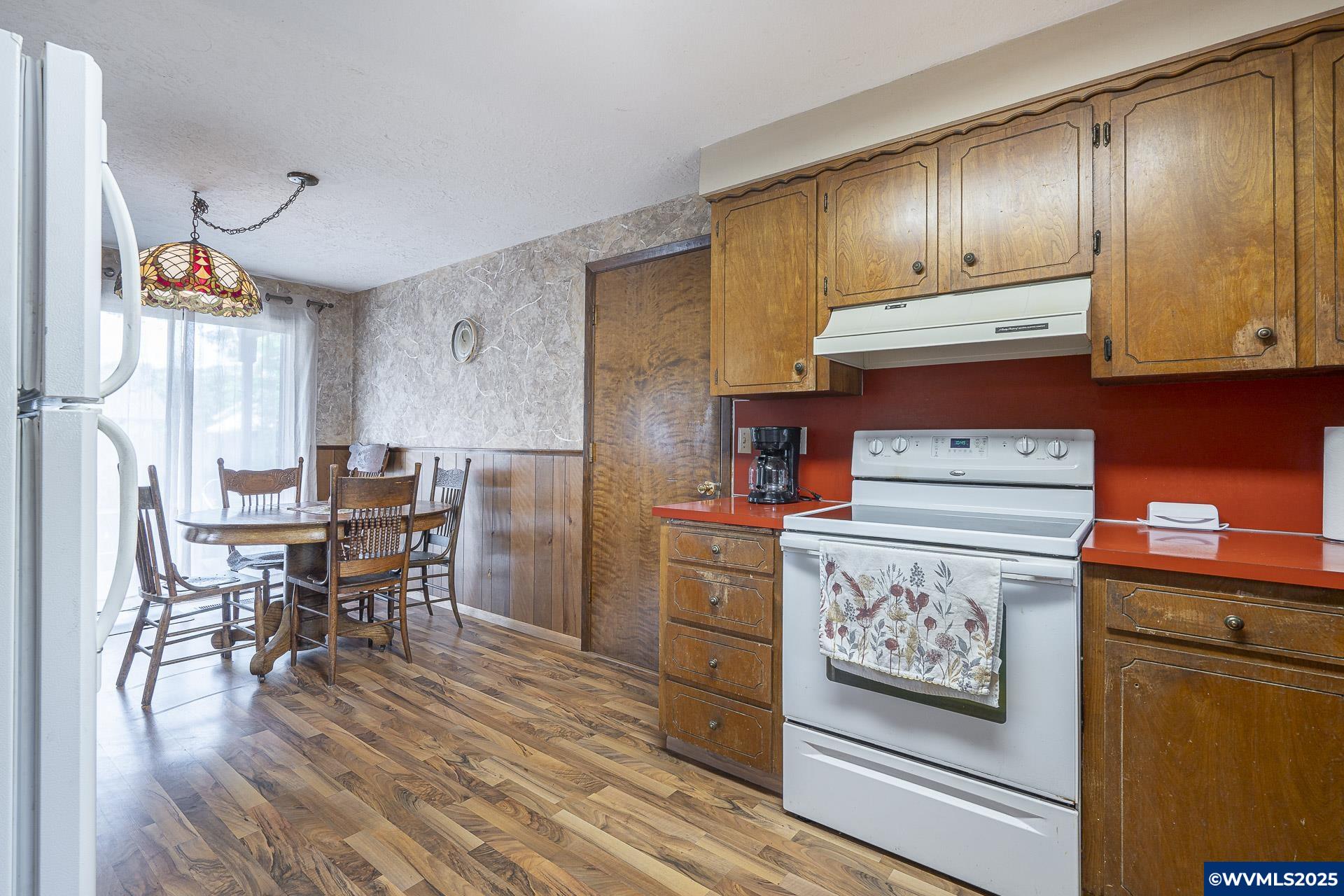 699 SW Sheila St